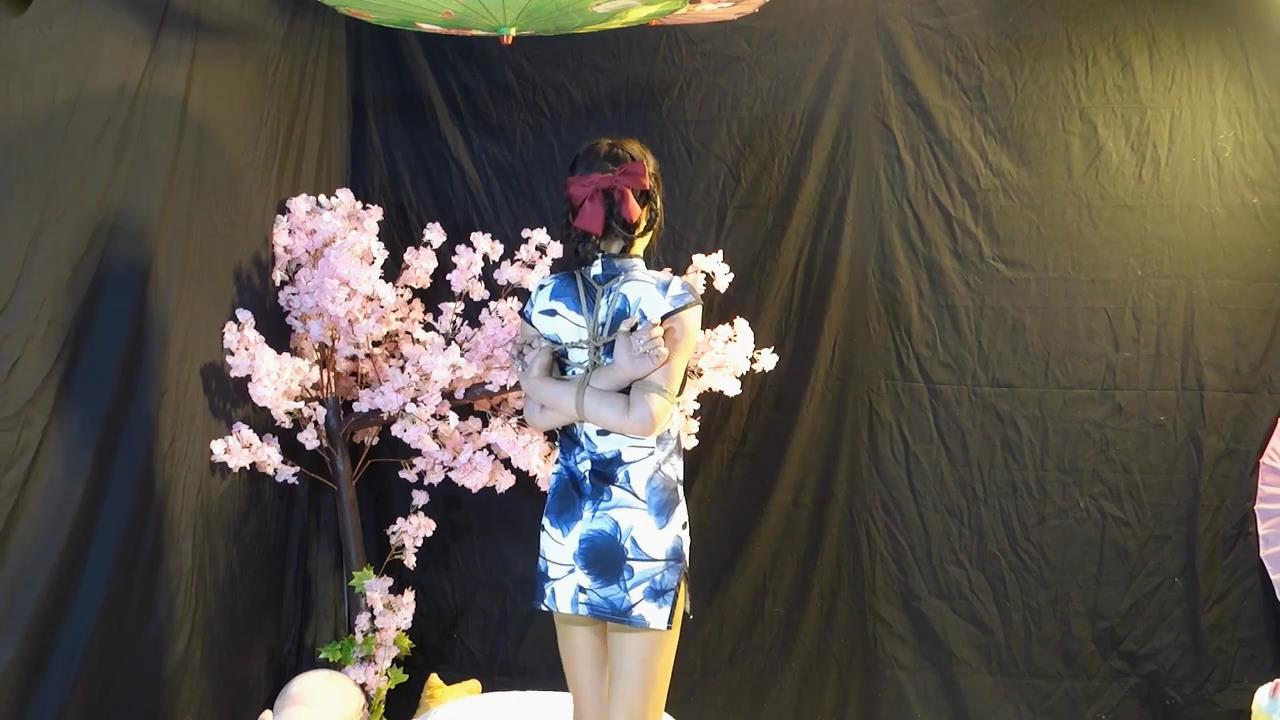 锐度主张-嫣儿旗袍肉丝裸足五花驷马吊缚 [00_34_11][20260303-152902].jpg