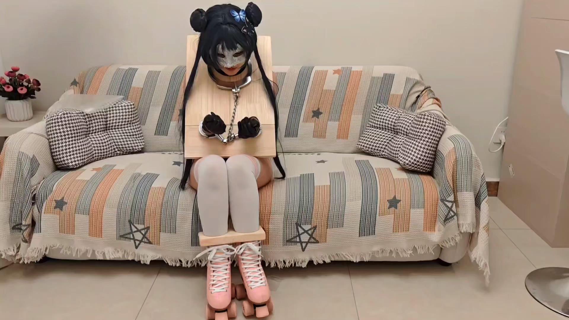 苏苏 妃咲木枷脚枷五花连体镣铐啵啵贝轮滑[00_01_04][20260304-185308].jpg