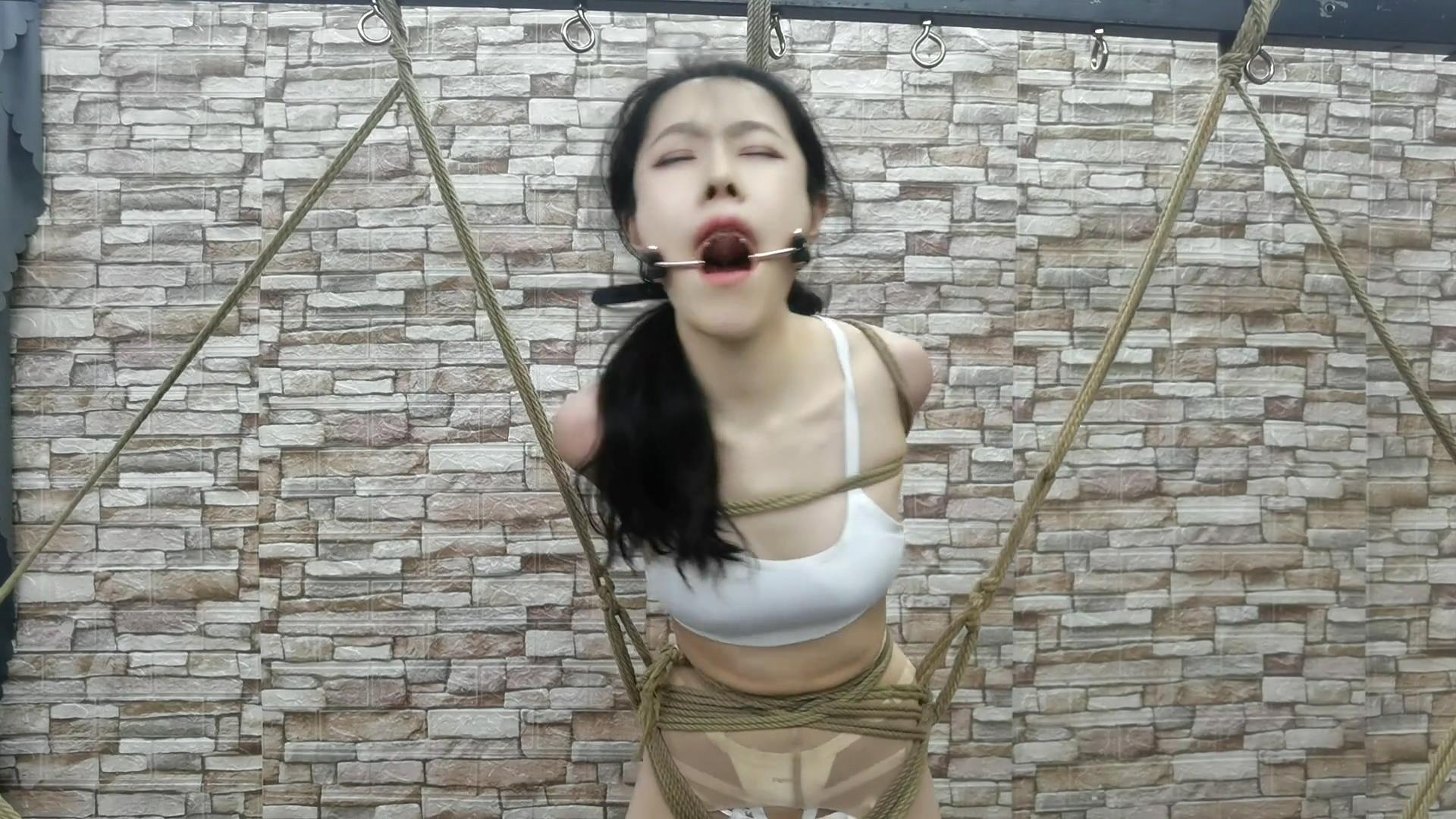 飞天原创 把艺仙儿悬空后手观音吊起来,无[00_08_21][20260306-110912].jpg