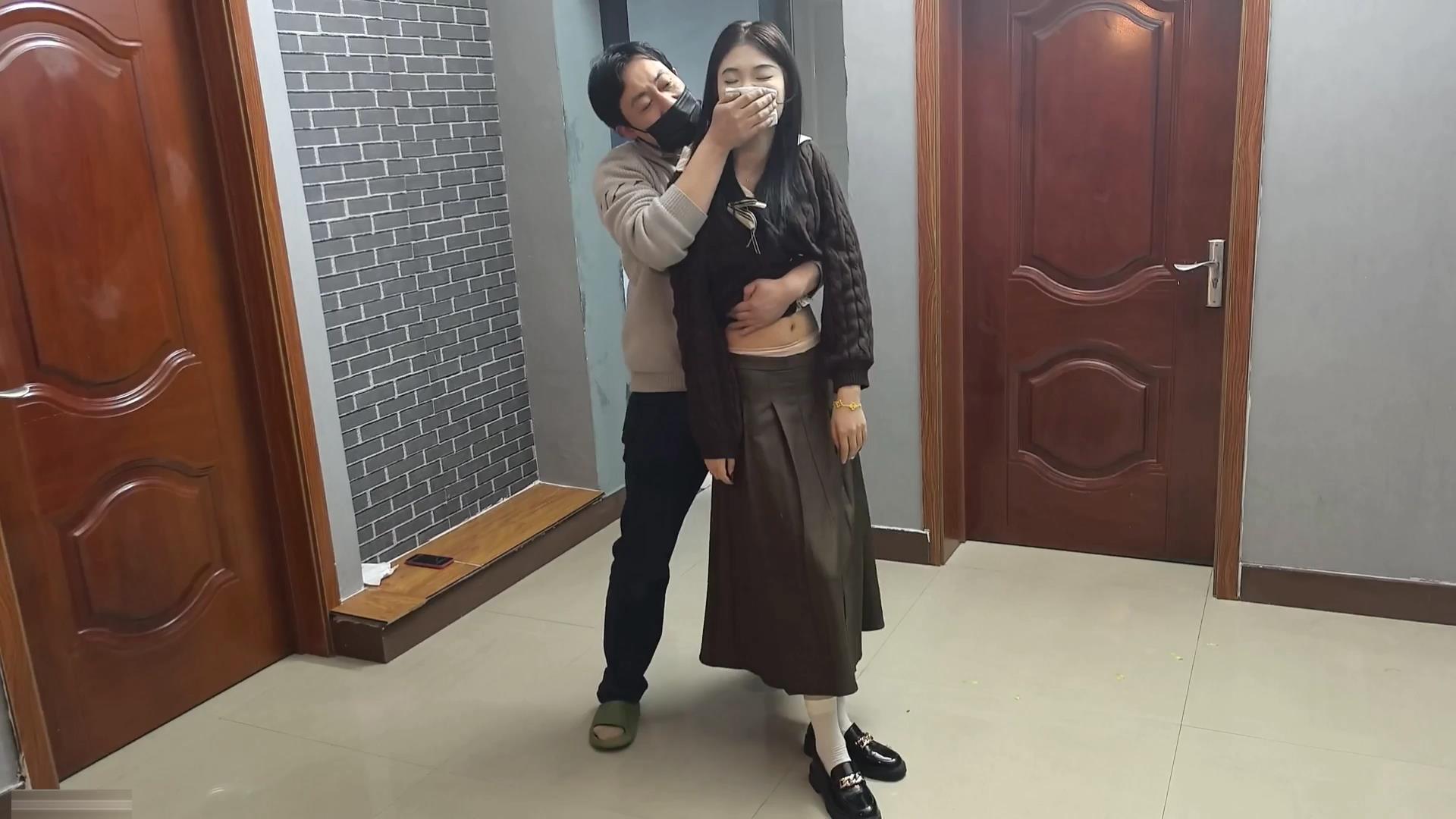 精致定制-被绑架的师生  希潼、茹茹主演[00_02_41][20260318-114202].jpg