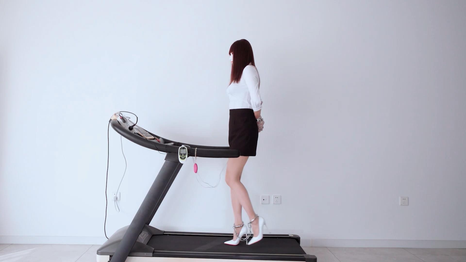 高跟遇到跑步机-铐镣禁锢的超短裙竖线肉丝[00_18_38][20260401-102758].jpg