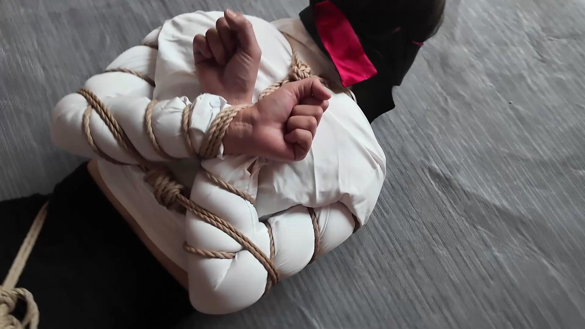 一绳所爱 张焕焕极限五花 绳奴张焕焕，极[00_23_17][20260404-135702].jpg