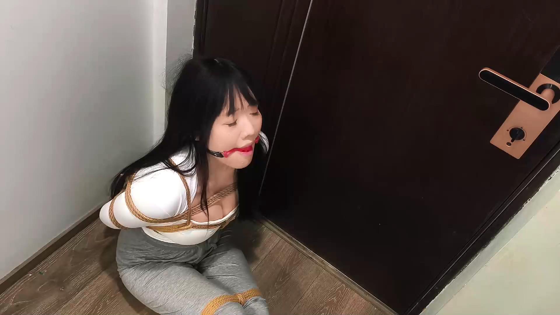 禾一原创 微剧情 入室抢劫 172大胸美[00_24_13][20260406-160018].jpg