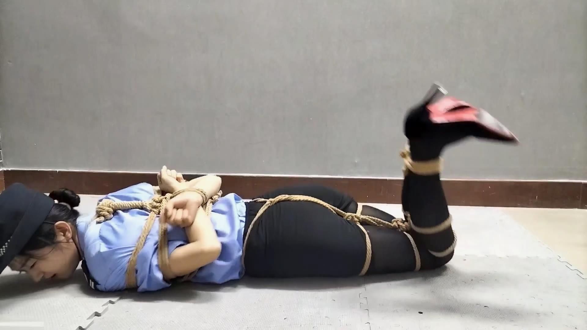 精致定制-女警遇袭  茹茹主演[00_01_55][20260413-095701].jpg