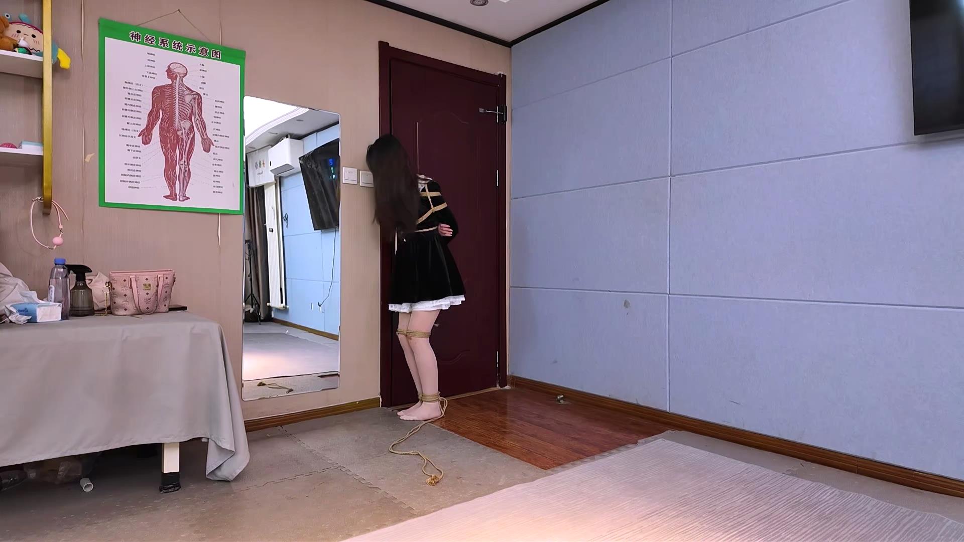 一绳所爱-富家千金学姐在家自缚 惨遭绑架[00_32_20][20260413-100400].jpg