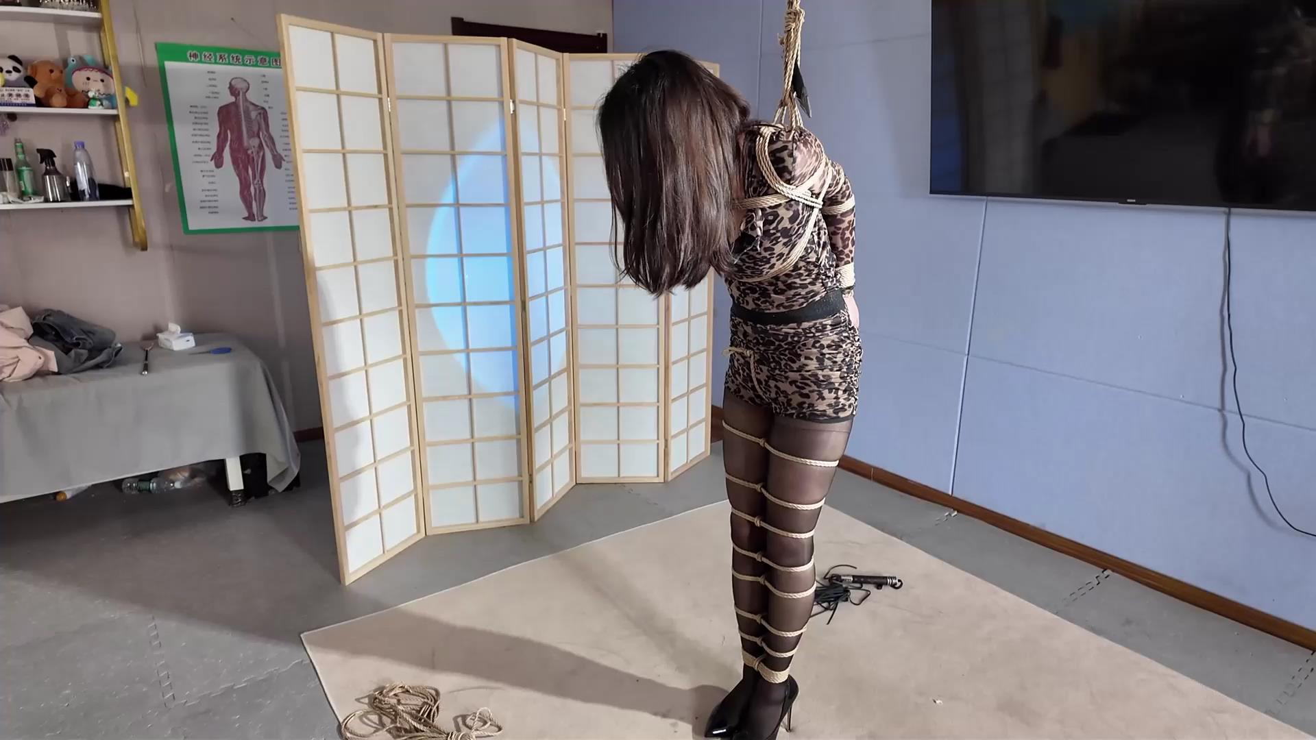 一绳所爱 魏灿直臂吊缚[00_30_04][20260415-080537].jpg