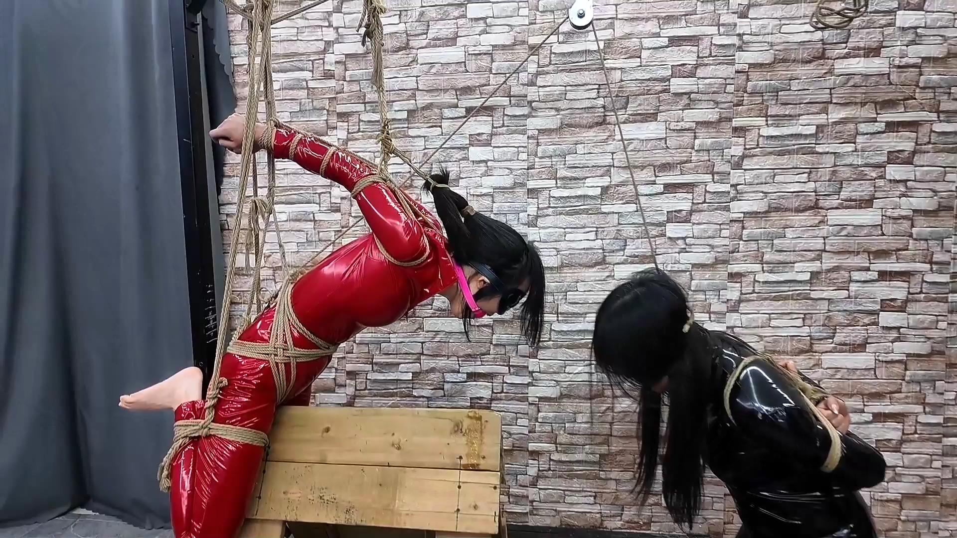 飞天原创 把女儿柔仙儿用木马直臂禁锢起来[00_17_38][20260417-111226].jpg