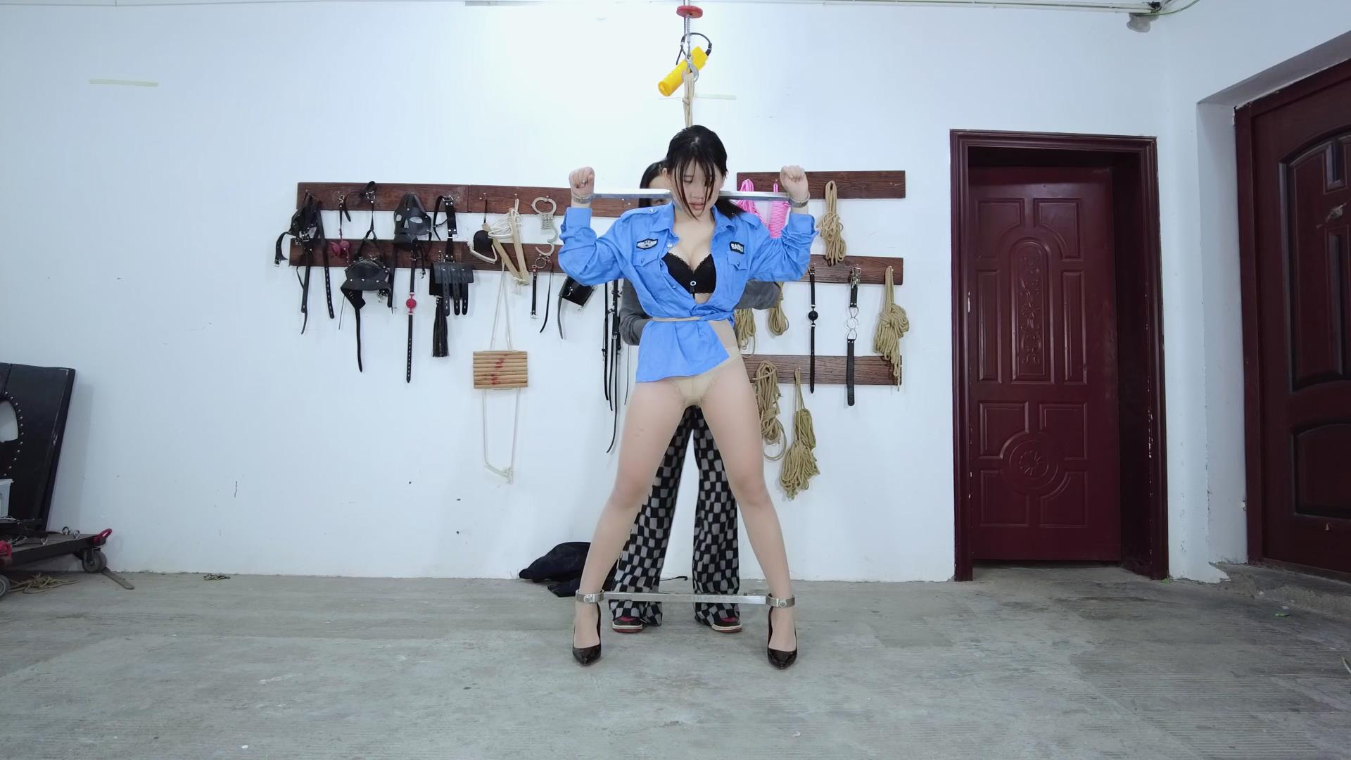 樱束原创 请君入瓮 女检潜入犯罪分子老巢[00_11_36][20260421-110742].jpg