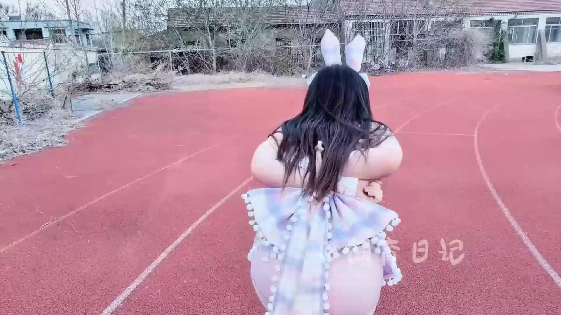 饲育日记 小狗の 学校操场，啵啵贝驷马紧[00_52_49][20260422-115349].jpg