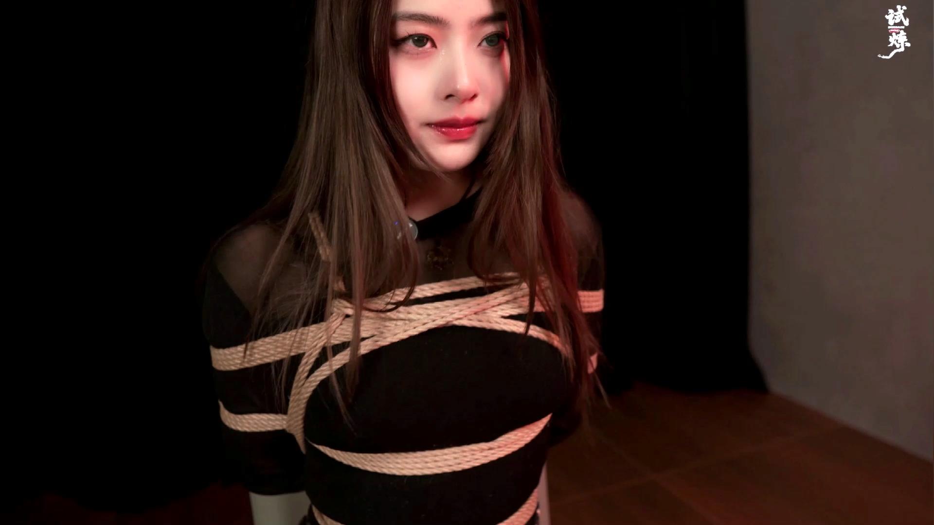 试炼 极致诱惑系列-豹纹短裙黑丝少女多姿[00_01_58][20260424-092004].jpg