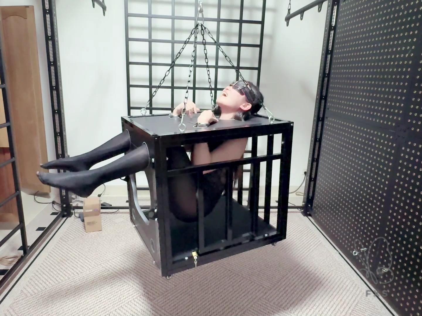 缚心室 80多斤女学生黑丝连体衣挑战吊笼[00_12_49][20260424-092149].jpg