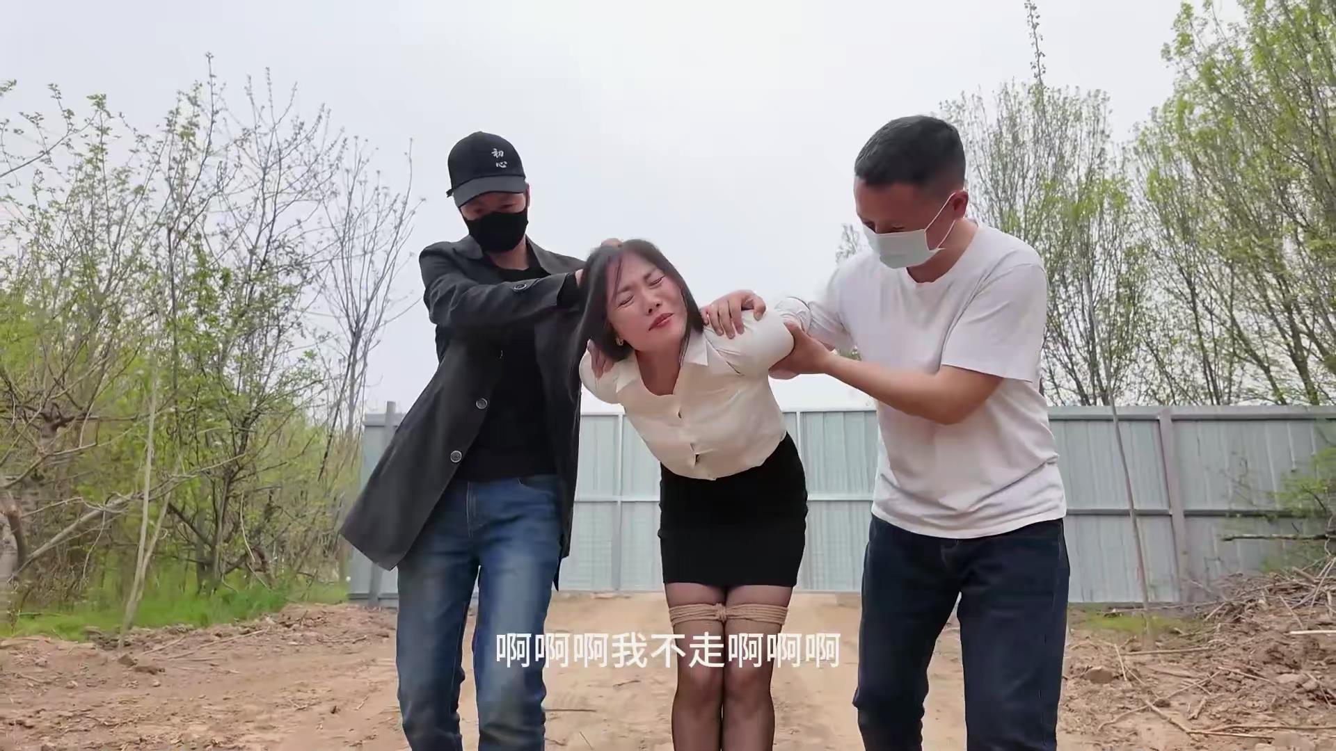 一绳所爱-野外逃亡 制服ol李然野外遭劫[00_00_30][20260427-125255].jpg