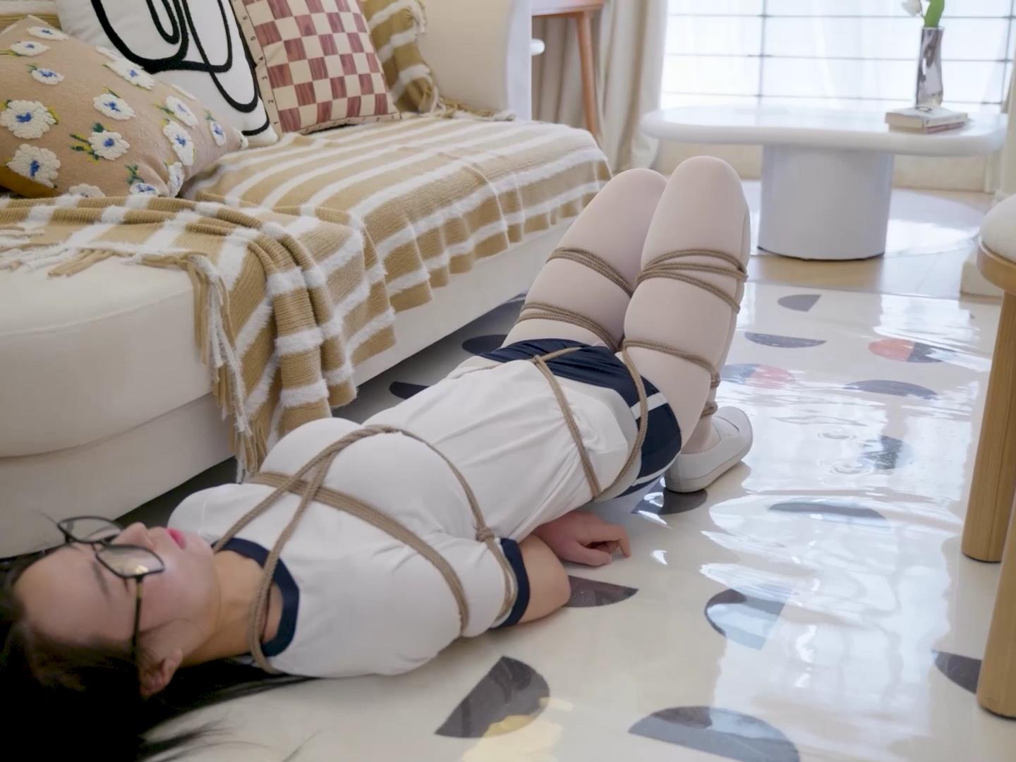 红鲤鱼-体操服白丝口球走绳[00_06_02][20260428-094616].jpg