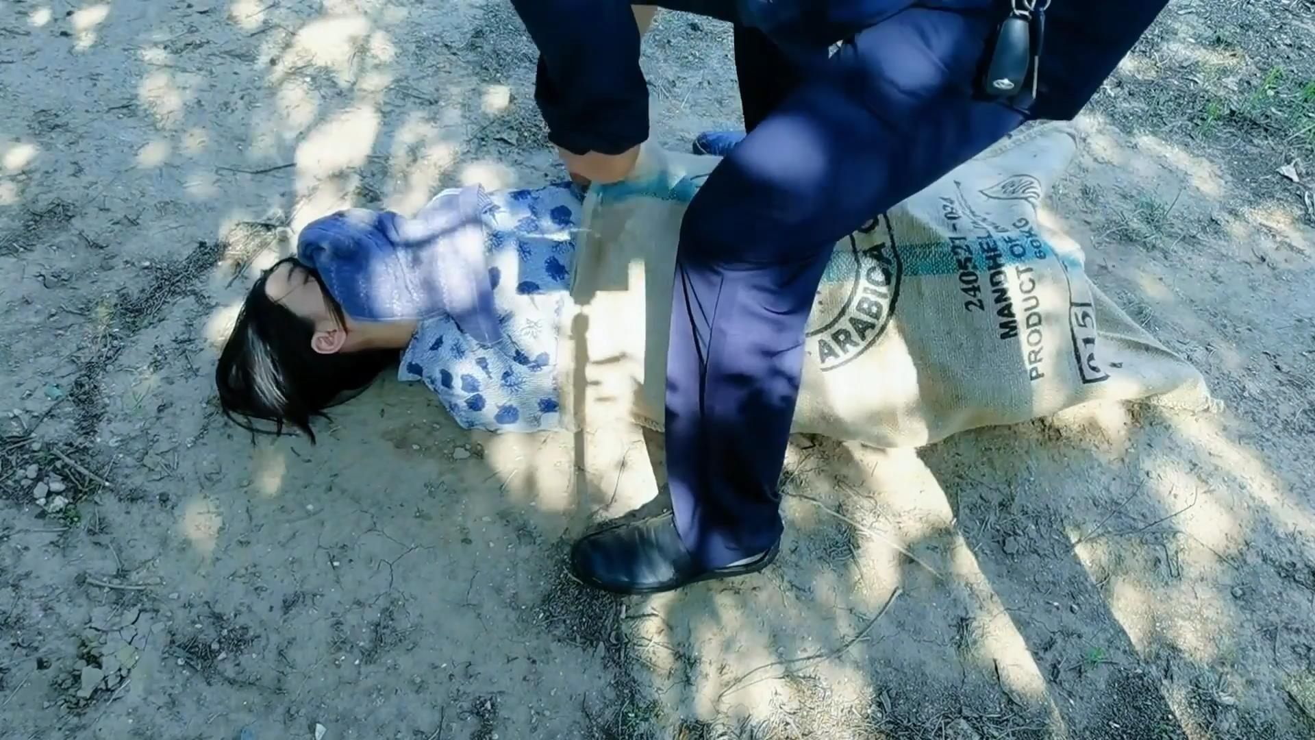 HD飞天-希希小树林遭劫 肉丝高跟TK[00_01_50][20260502-110818].jpg