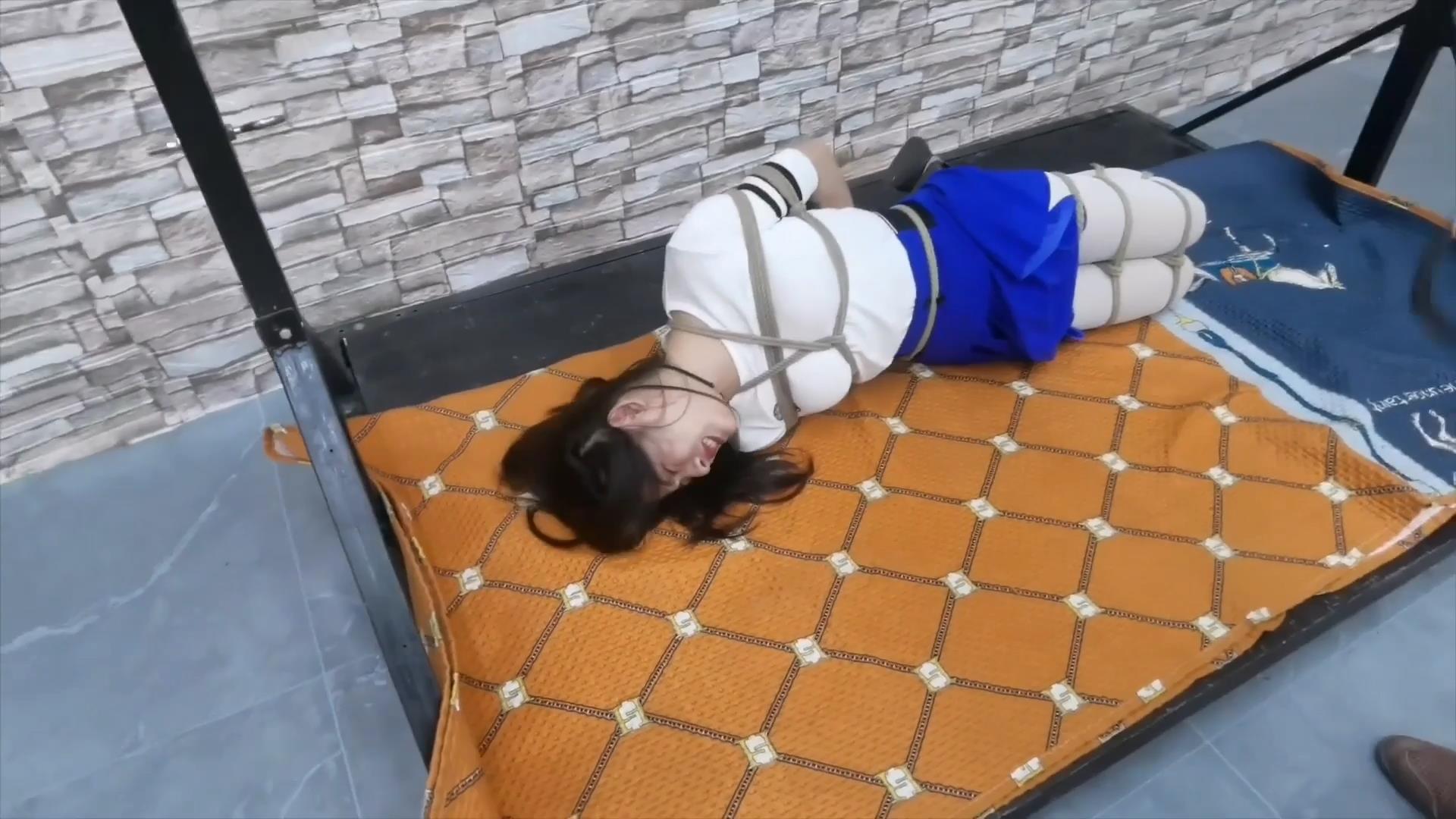 HD飞天-希希小树林遭劫 肉丝高跟TK[00_19_43][20260502-110831].jpg