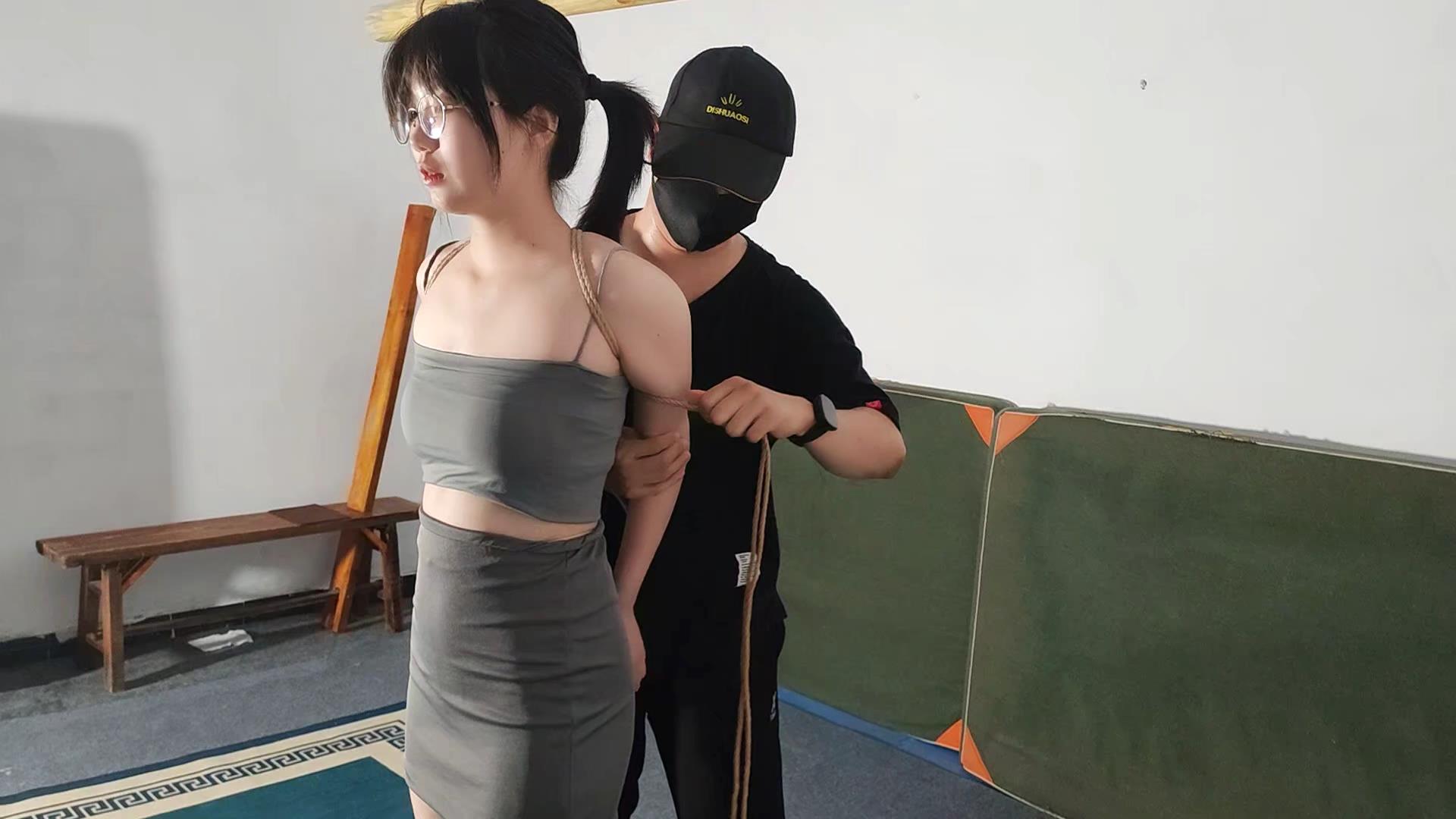 山鬼工作室-小北清凉吊带直臂驷马吊[00_00_52][20260504-101422].jpg