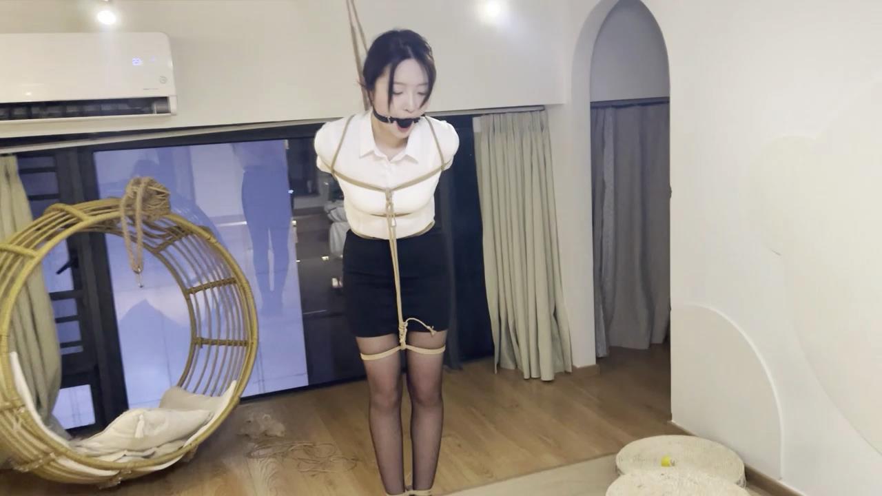 奥特曼 小熊OL职业装直臂后手吊放置 带[00_17_00][20260505-101550].jpg