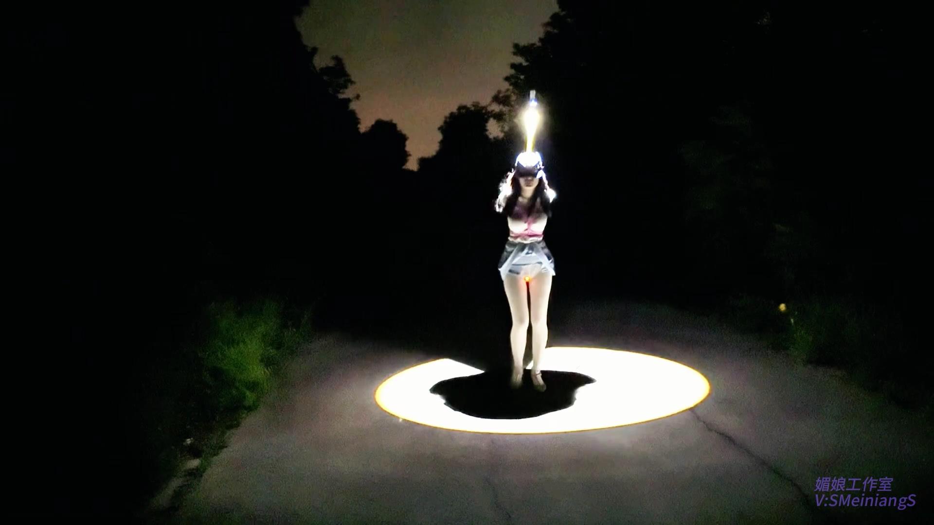 媚娘工作室 野外人形路灯 引擎盖驷马调教[00_08_50][20260509-101112].jpg