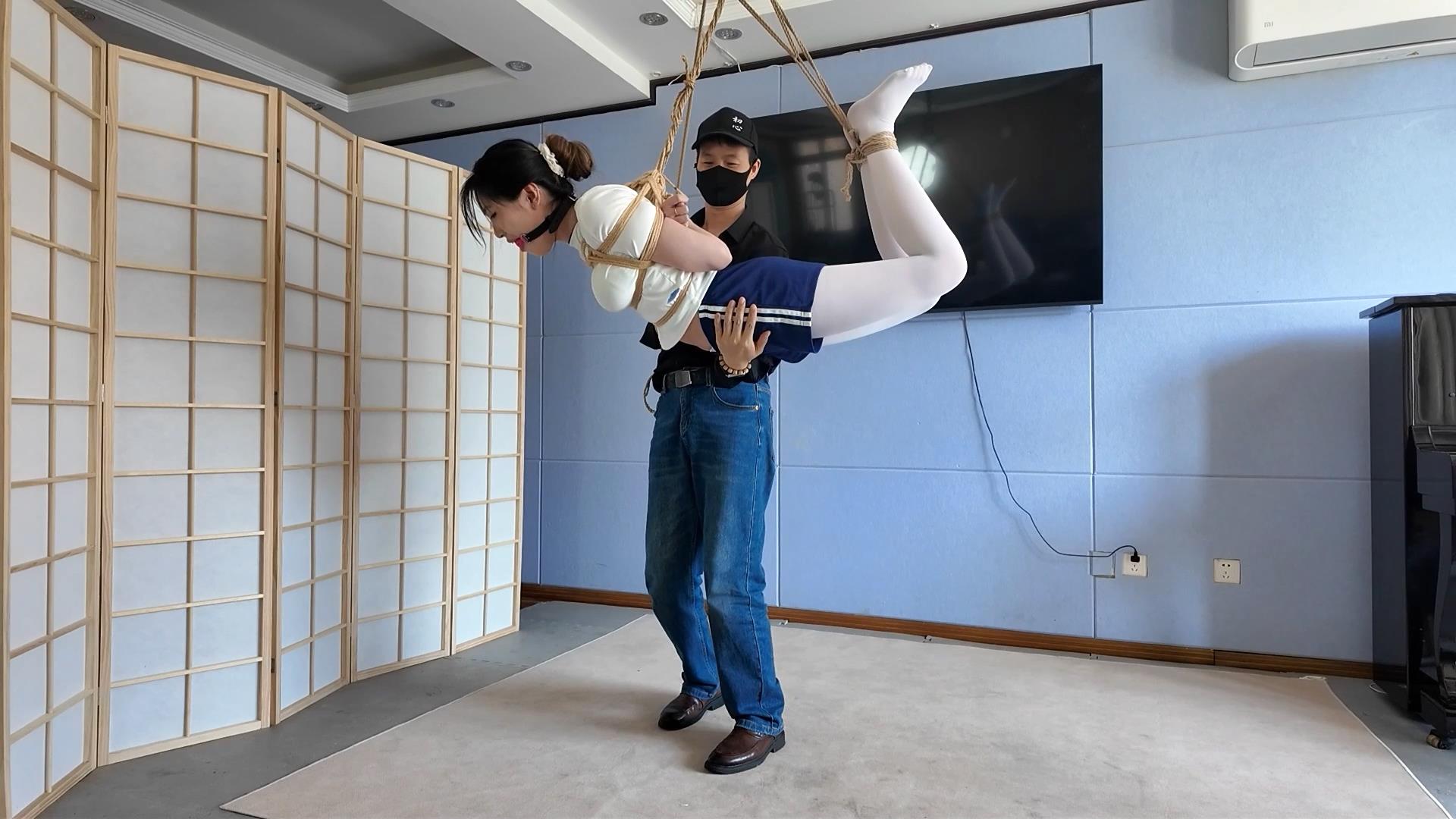 一绳所爱-白丝极限吊缚贝贝[00_15_12][20260510-105617].jpg