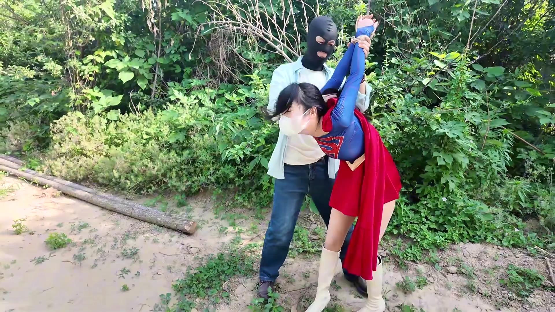 一绳所爱-女超人受难  嗷嗷主演[00_01_00][20260513-091633].jpg