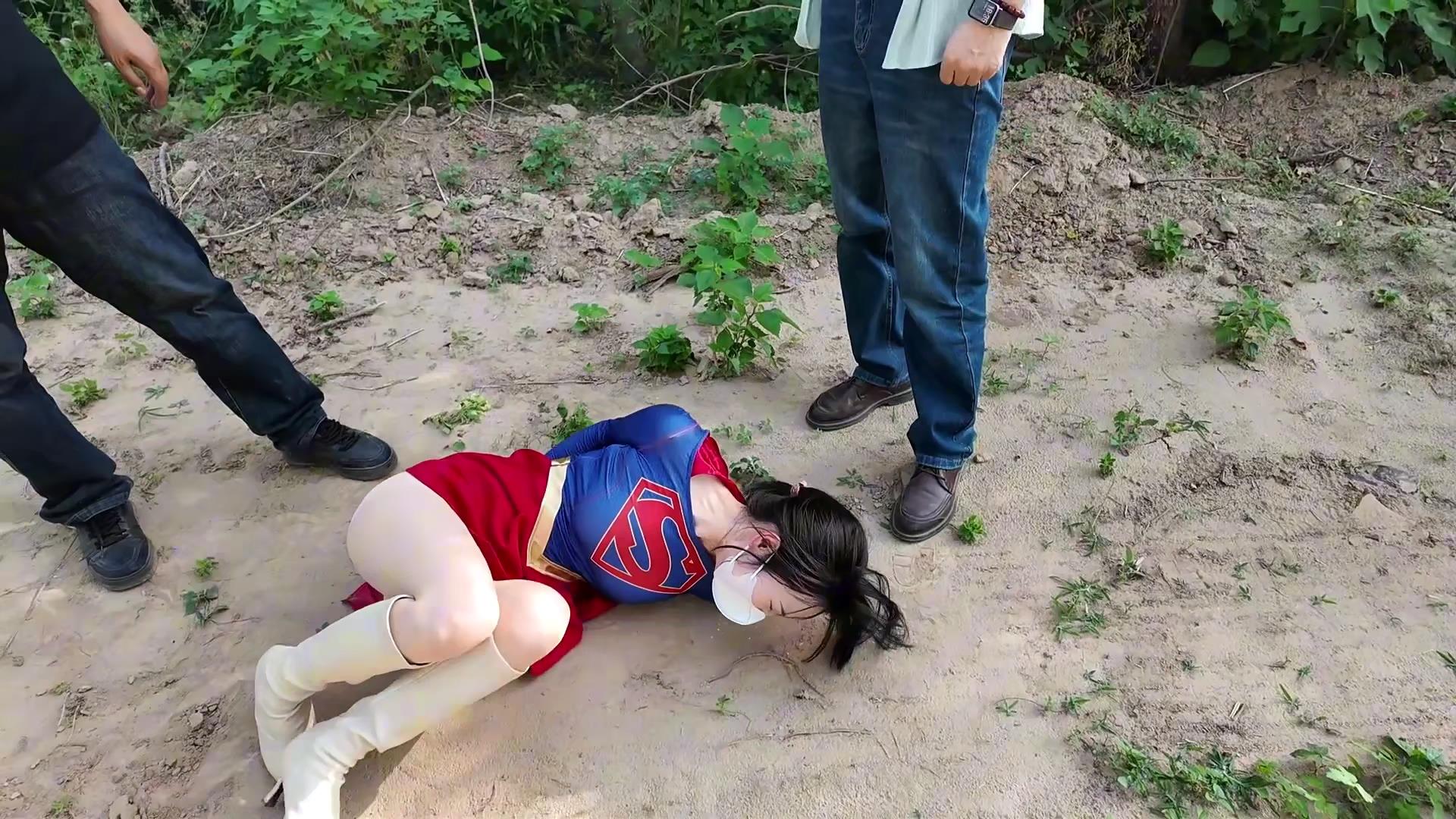 一绳所爱-女超人受难  嗷嗷主演[00_04_00][20260513-091643].jpg