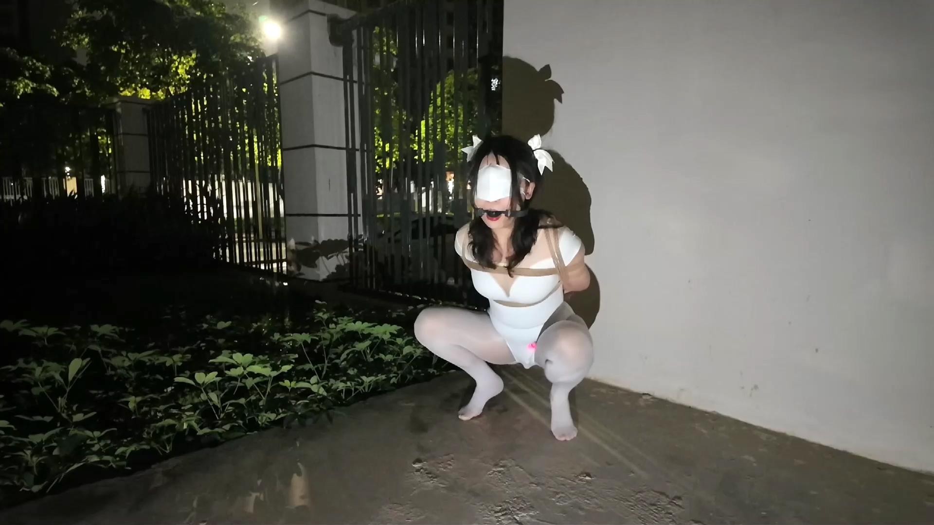 海砂工作室 雨天白丝光脚舞蹈服露出强高 [00_10_57][20260514-124002].jpg