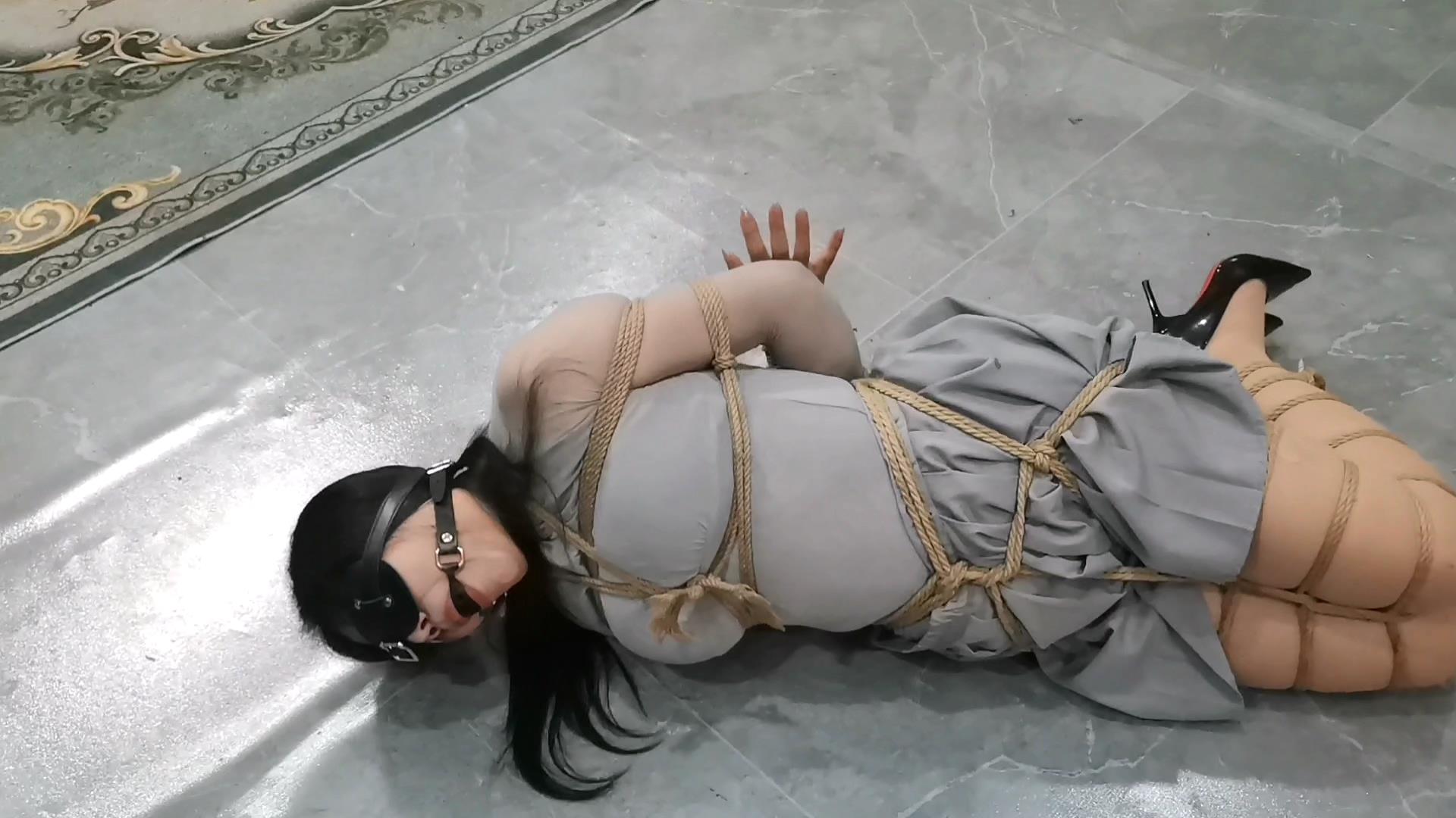 HD飞天-老板和女员工李然的脱缚中奖游戏[00_01_30][20260514-124718].jpg