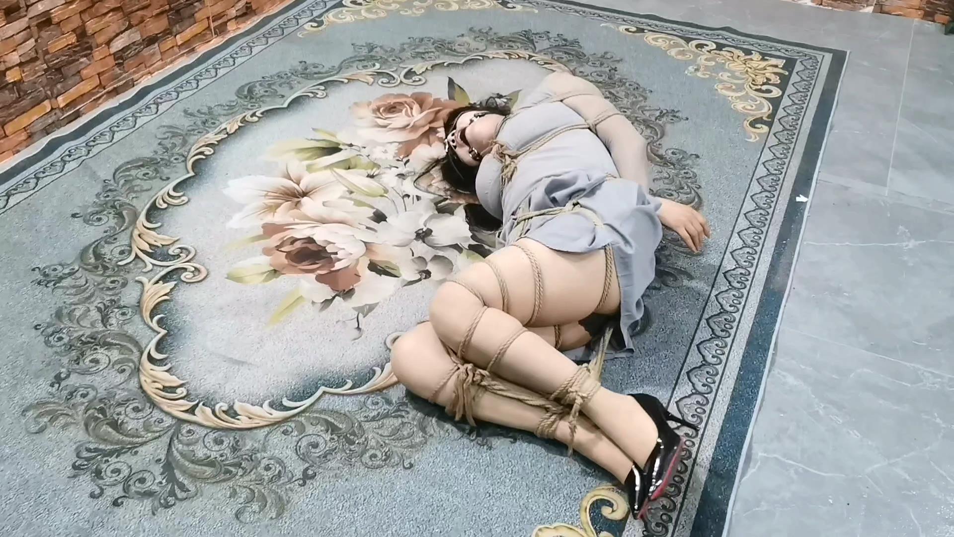 HD飞天-老板和女员工李然的脱缚中奖游戏[00_19_03][20260514-124729].jpg