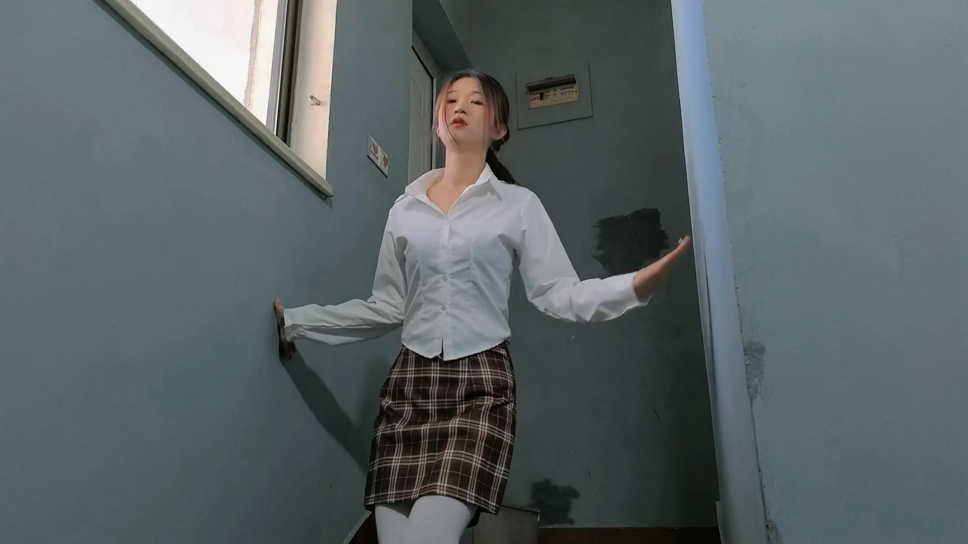 精致定制-茹茹尾随倒吊[20260523-122936].jpg