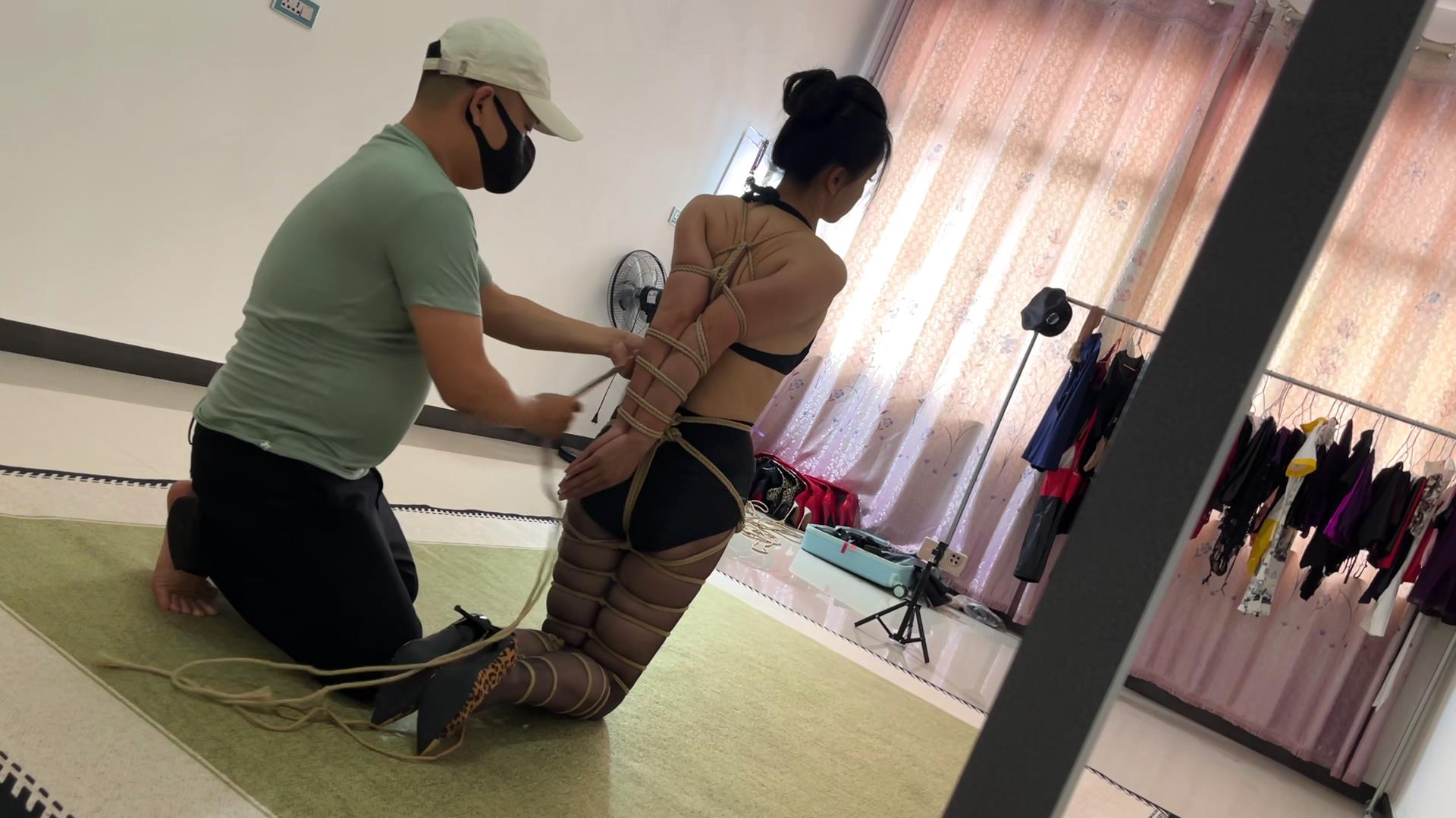 素人原创-黑色泳衣黑丝紧缚直臂痛苦驷马[00_13_02][20260524-172946].jpg