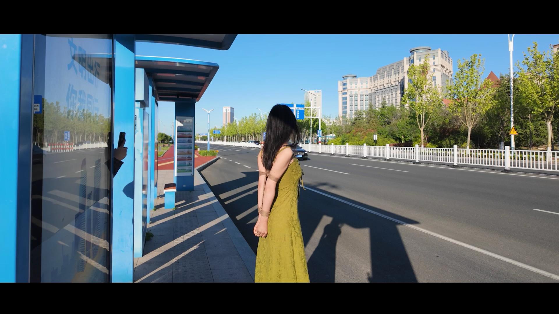 半岛束艺台-地球人已经无法阻止她在公交车[20260526-123239].jpg