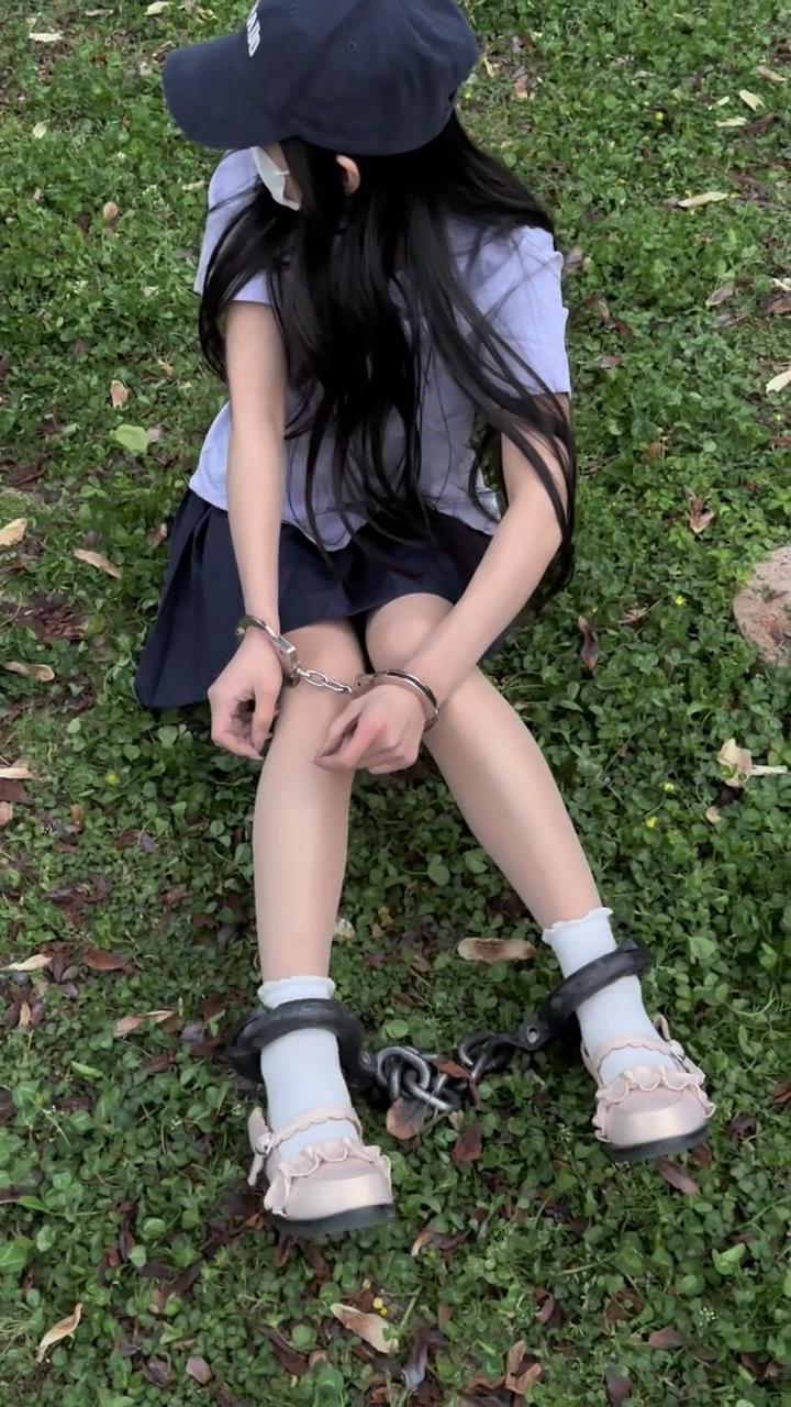 布莱恩 钉死镣的JK袜里丝女孩-74分钟[01_15_14][20260527-155718].jpg