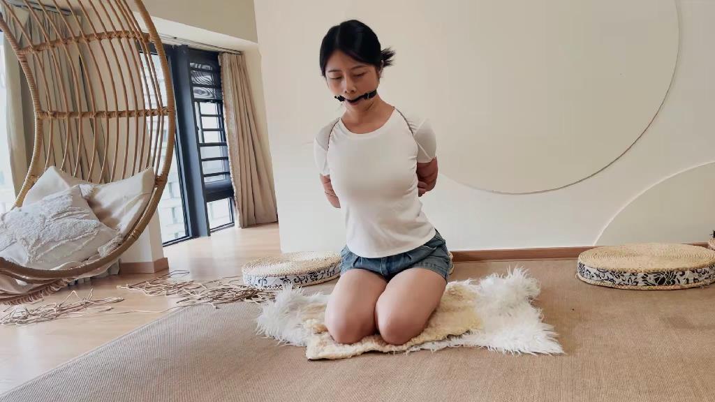 奥特曼 绳艺日常，超可爱的眼镜妹，还挺耐[00_09_49][20260603-203810].jpg
