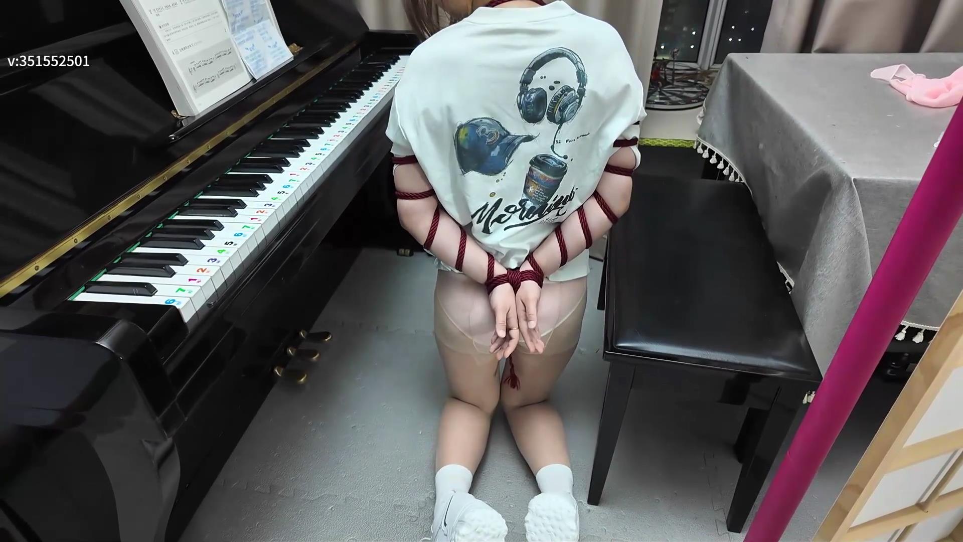 一绳所爱 文艺女孩何禾[00_26_26][20260604-130402].jpg