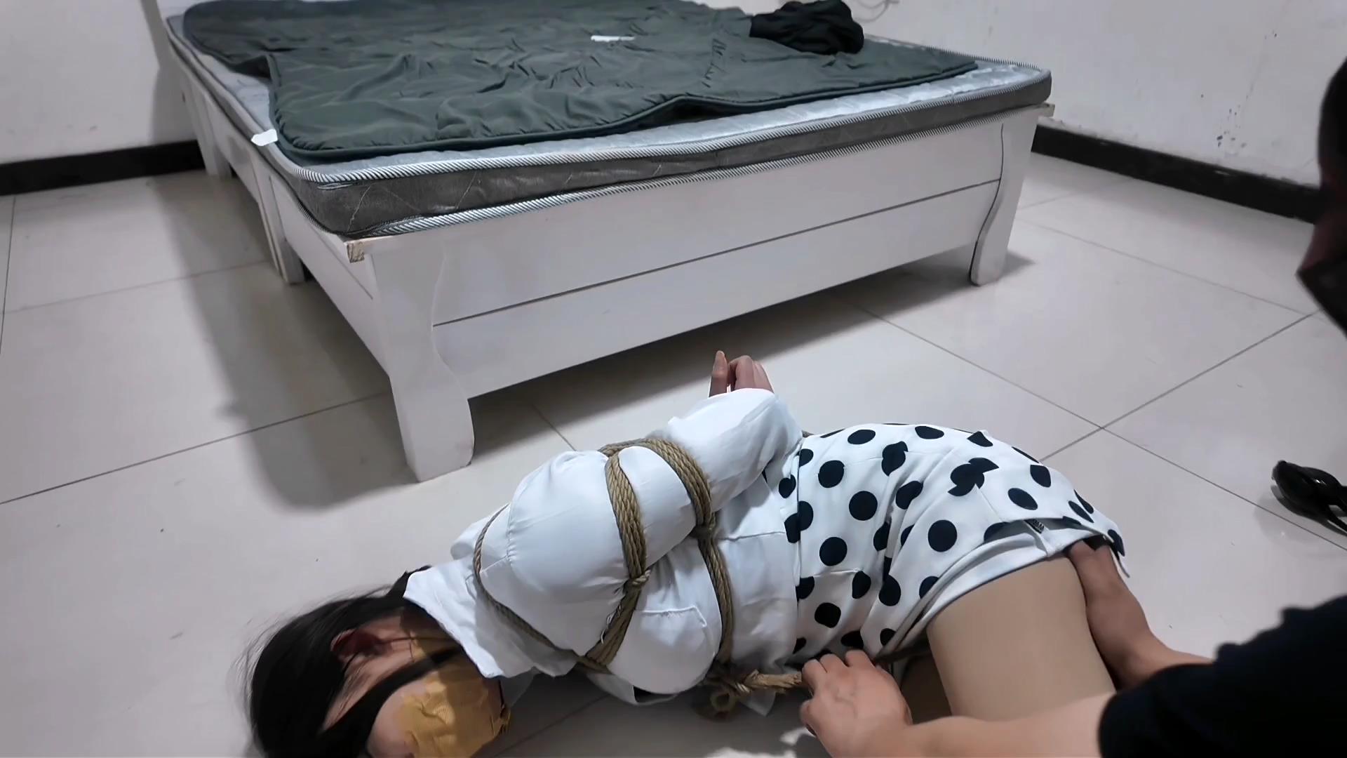 HD飞天-捣蛋坏学生调戏美女老师希希[00_05_29][20260612-101316].jpg