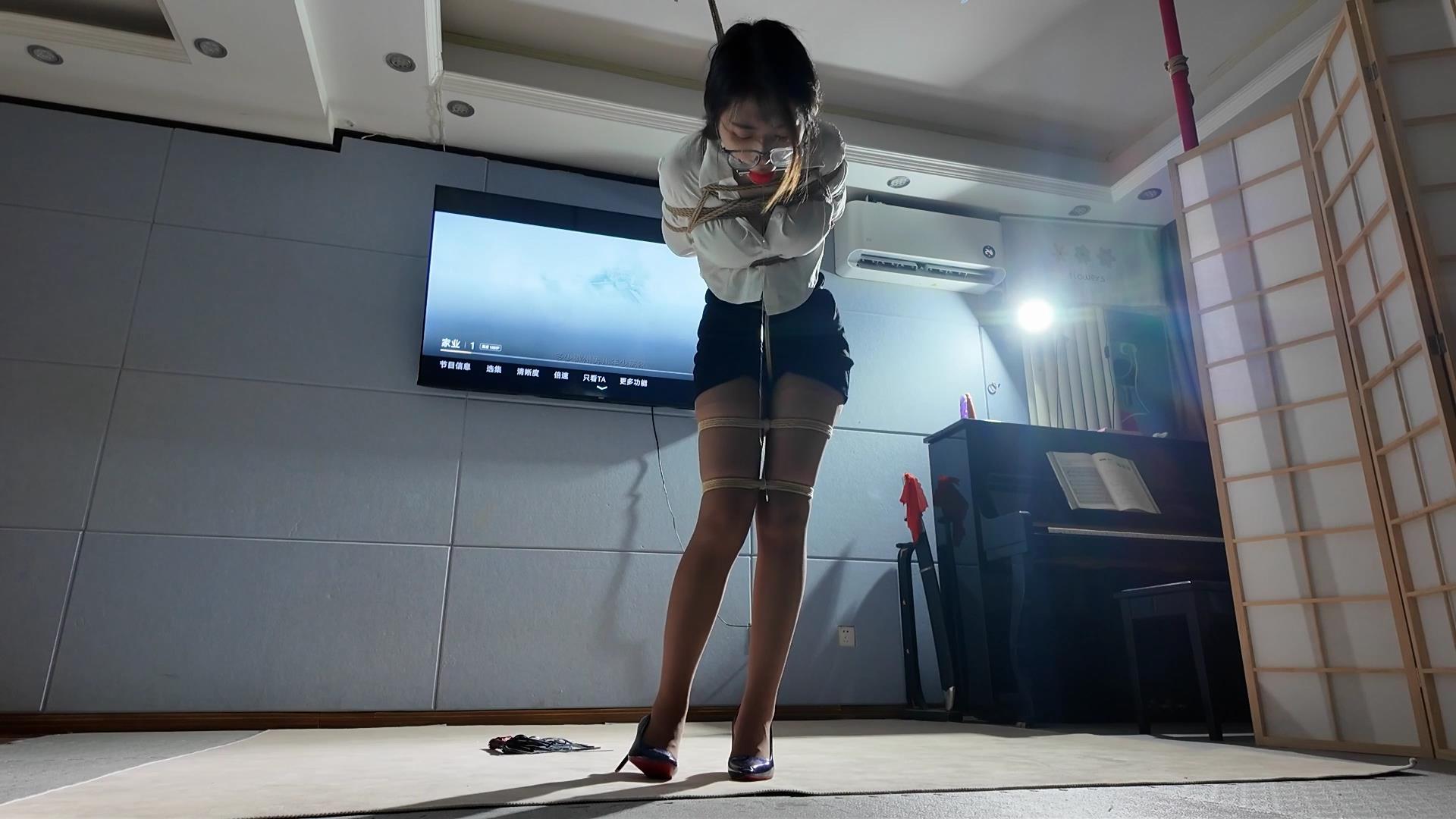 一绳所爱-办公室的秘书 卢曼莹[00_18_13][20260617-115053].jpg