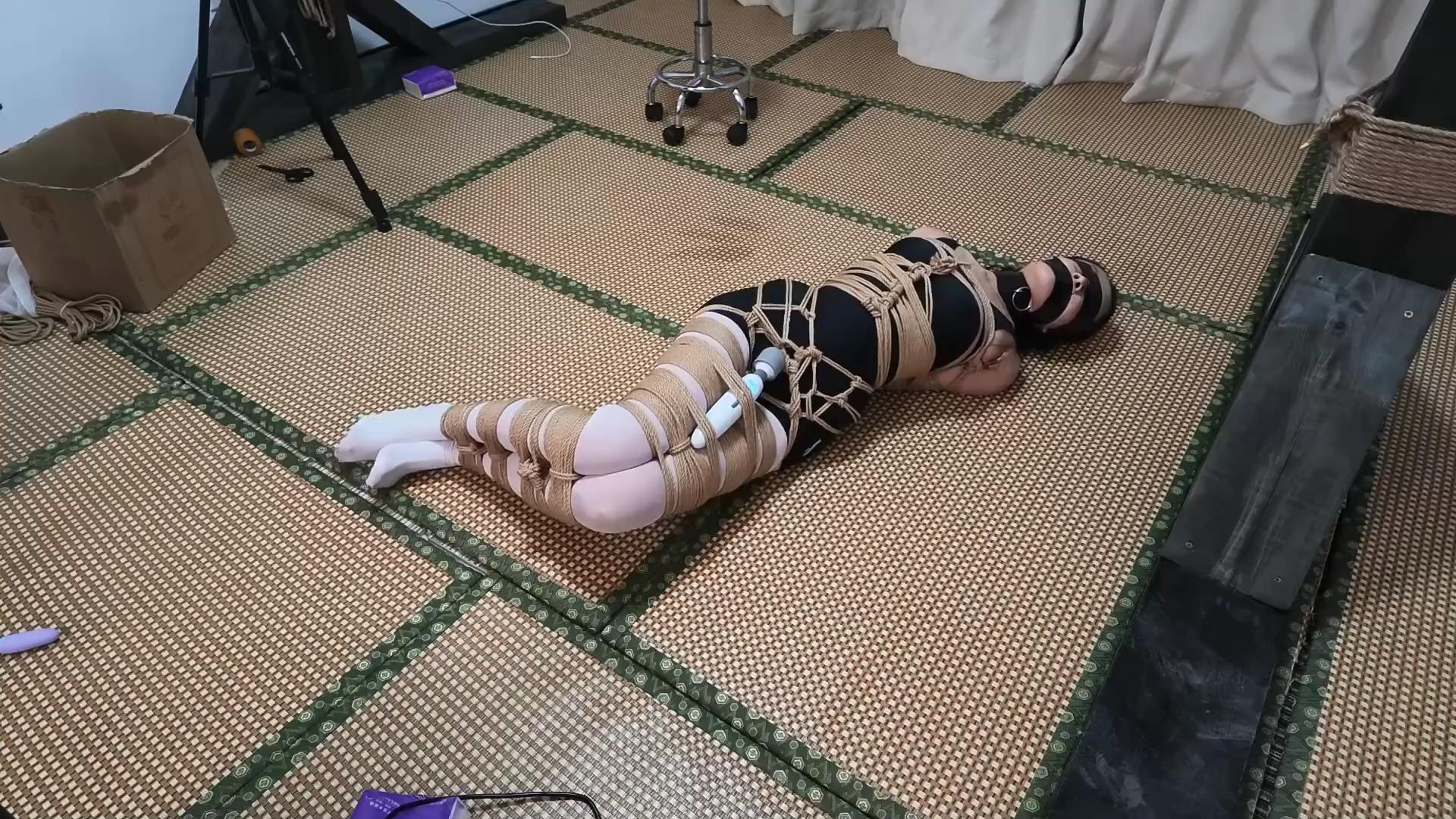 胖竹子 震动棒 跳蛋 后手观音 跳蛋缠脚[00_21_53][20260620-113420].jpg