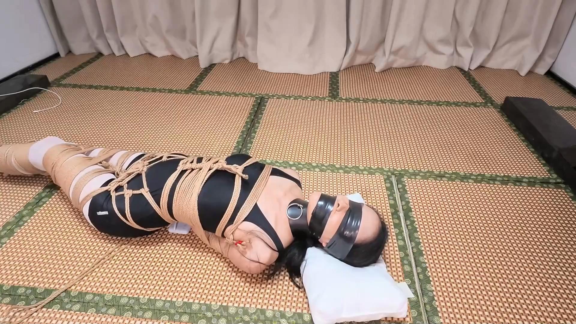 胖竹子 震动棒 跳蛋 后手观音 跳蛋缠脚[01_08_52][20260620-113428].jpg
