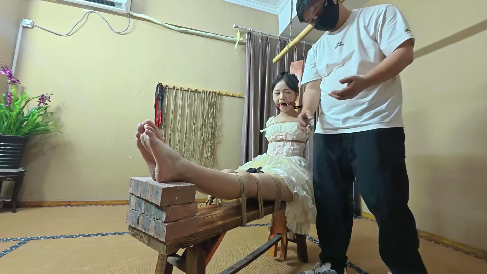 山鬼定制-动动深喉口球老虎凳  上集 动[00_12_09][20260622-122458].jpg