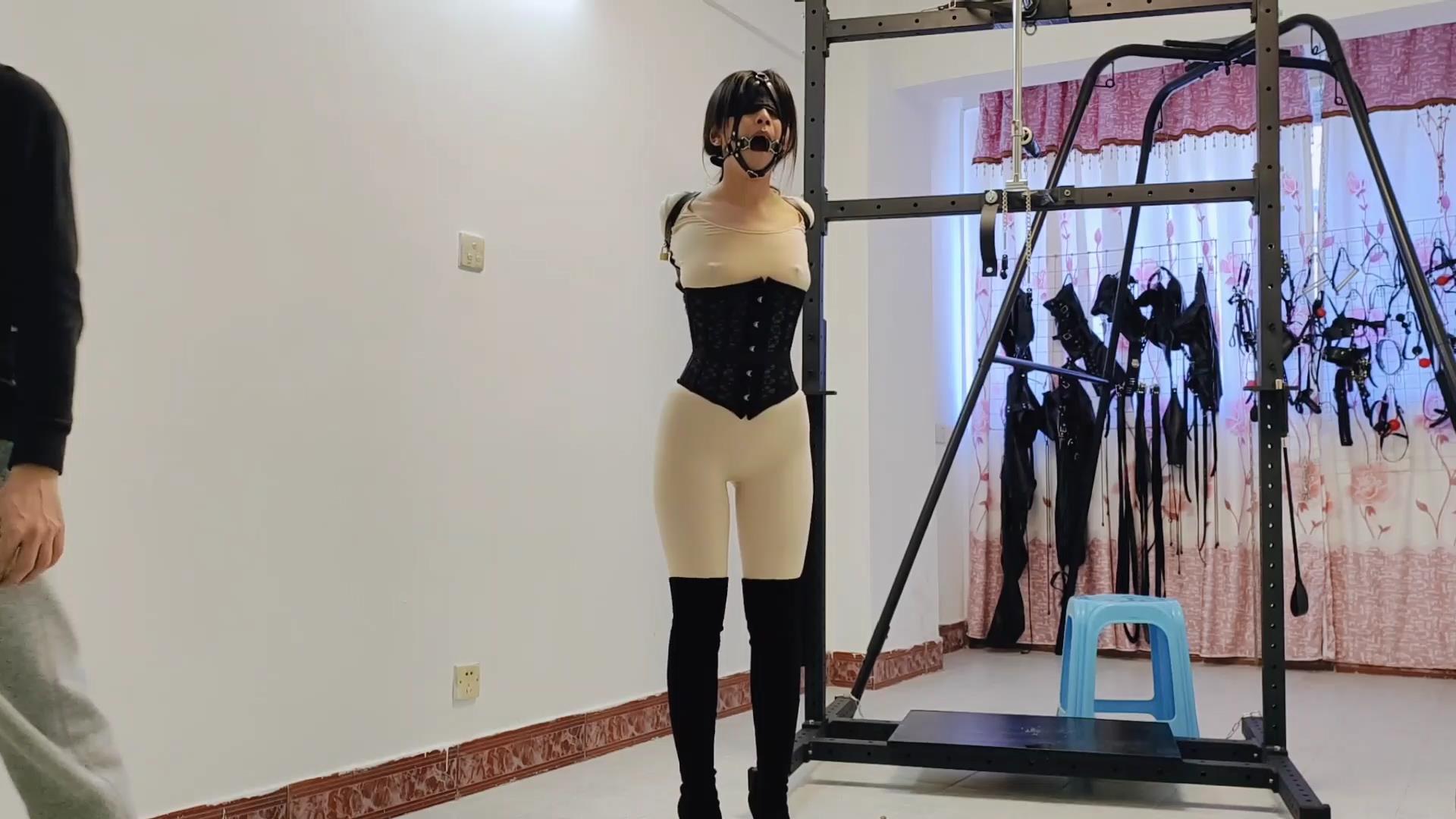 全身束缚站立调教，小嘴巴叫不出来了[00_43_33][20260702-122124].jpg