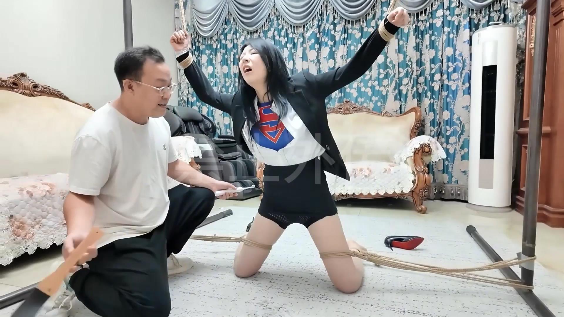 枫叶工作室-女超人的堕落 上  米粒主演[00_27_55][20260706-115850].jpg