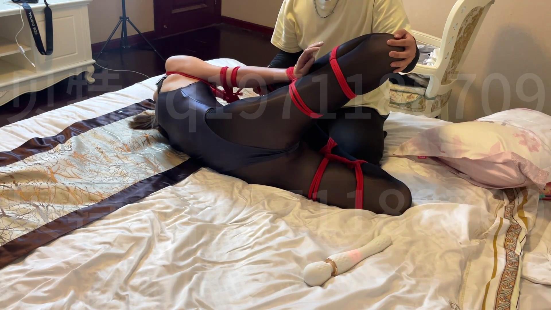 贝特原创椅子白丝分腿床上驷马震动[00_43_25][20260712-150441].jpg