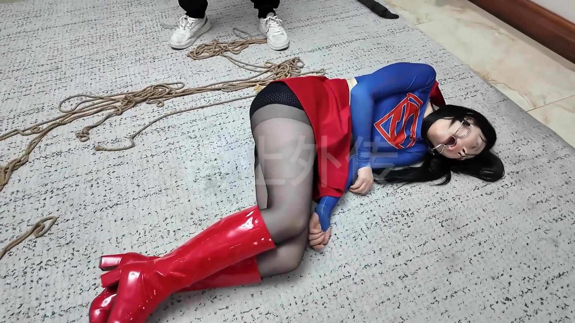 枫叶工作室-女超人的堕落 下[00_06_26][20260712-150926].jpg