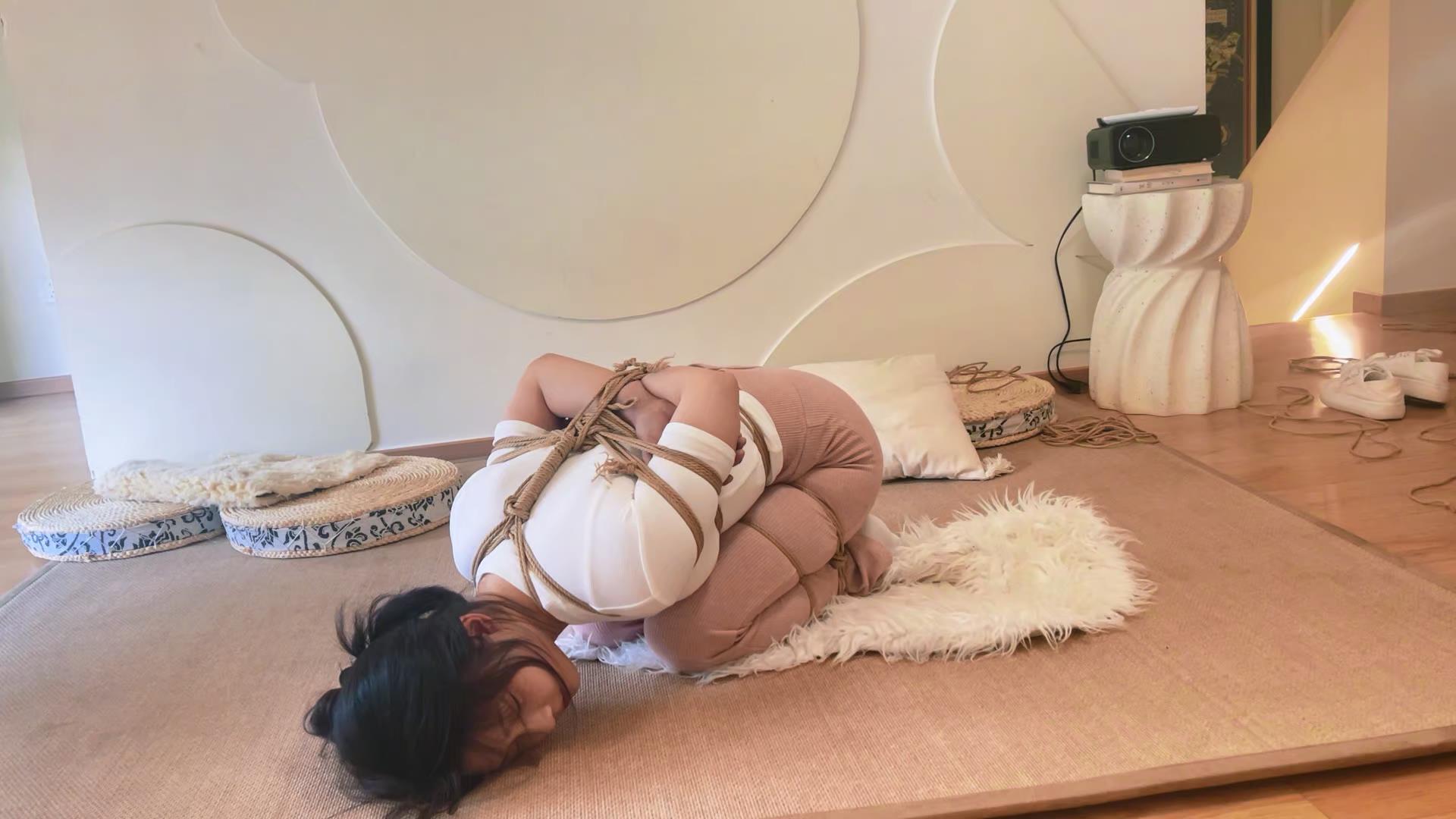 奥特曼也很酷-清纯小美女紧缚定拍 清纯眼[00_43_23][20260713-150045].jpg
