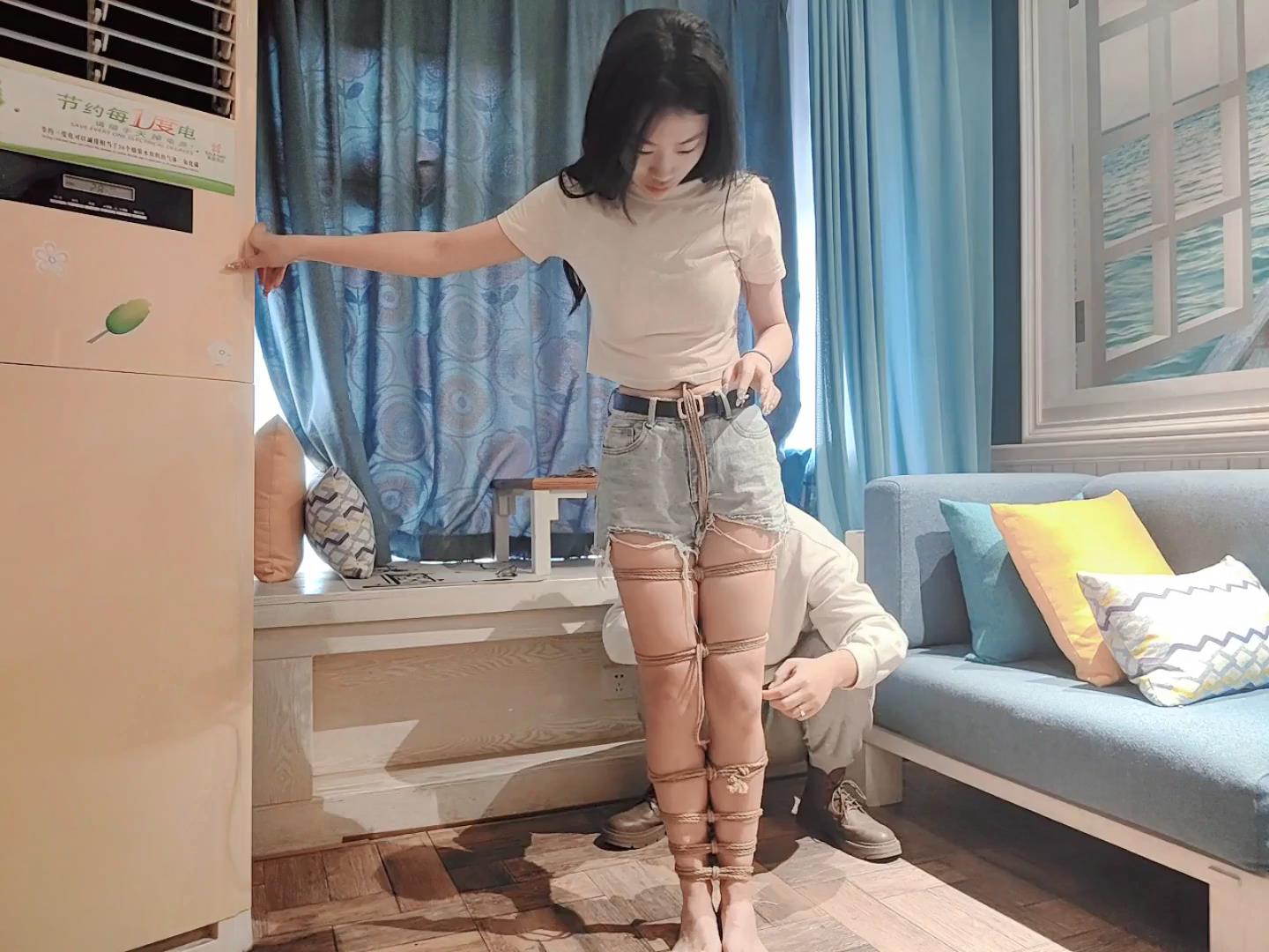 牛仔短裤五花沙发上的驷马[00_09_46][20260715-101210].jpg