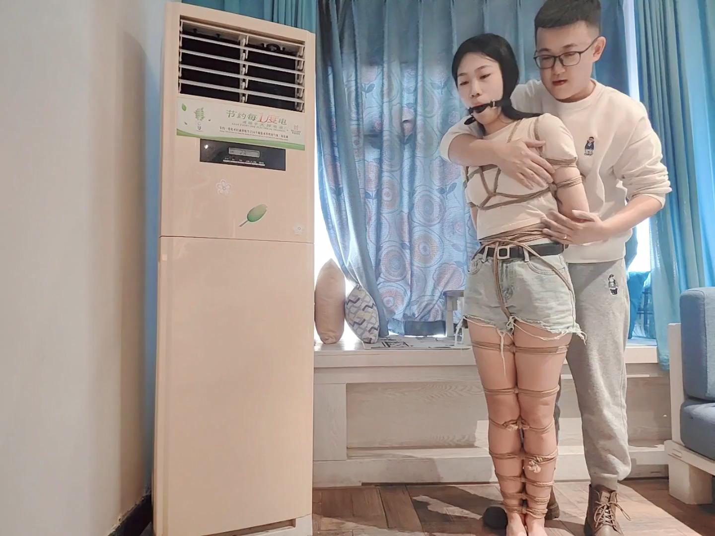 牛仔短裤五花沙发上的驷马[00_30_14][20260715-101220].jpg