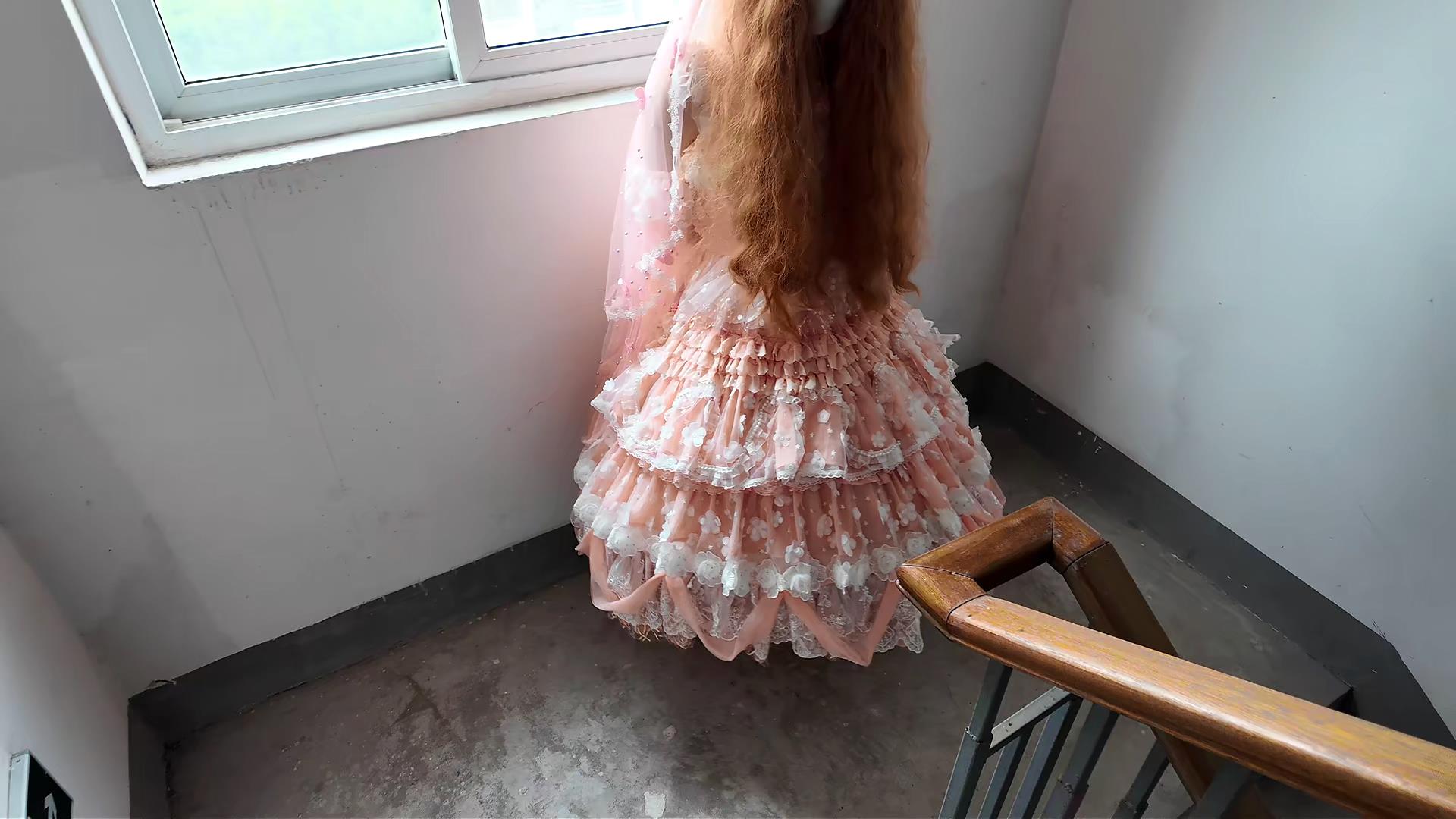 网友原创-身穿lolita戴上手铐脚镣在[00_05_50][20260718-111151].jpg