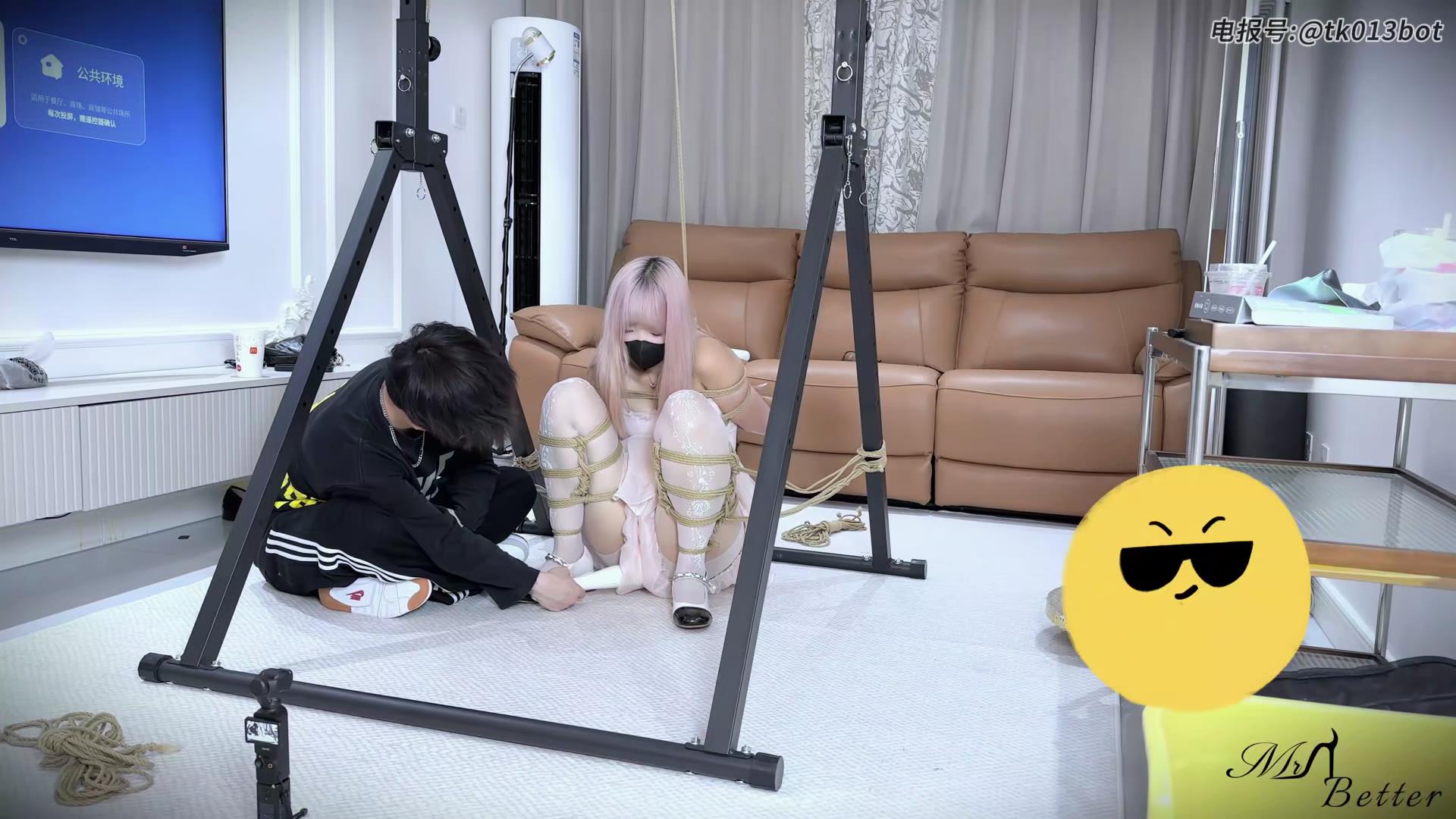 贝特原创晚晚白丝短裙架子分腿[00_10_38][20260724-145342].jpg