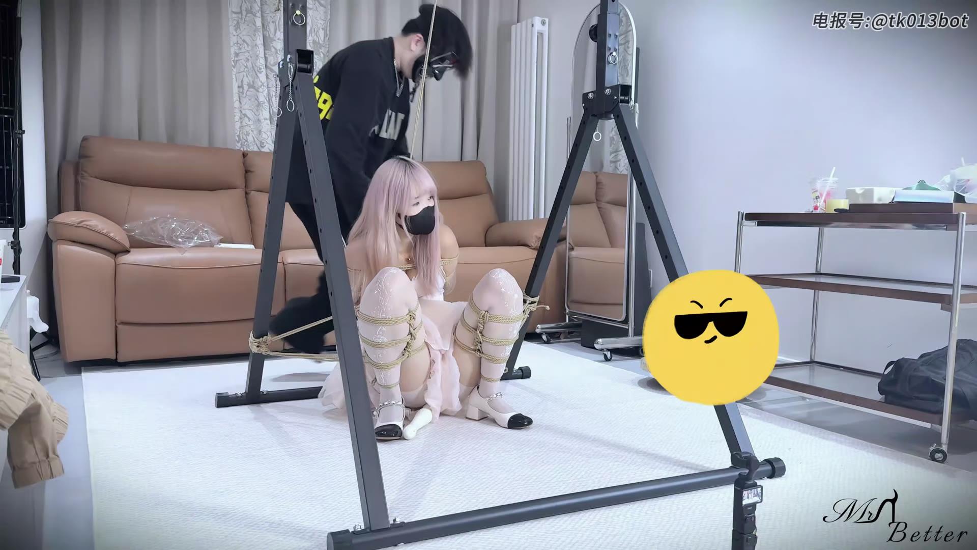 贝特原创晚晚白丝短裙架子分腿[00_17_48][20260724-145343].jpg