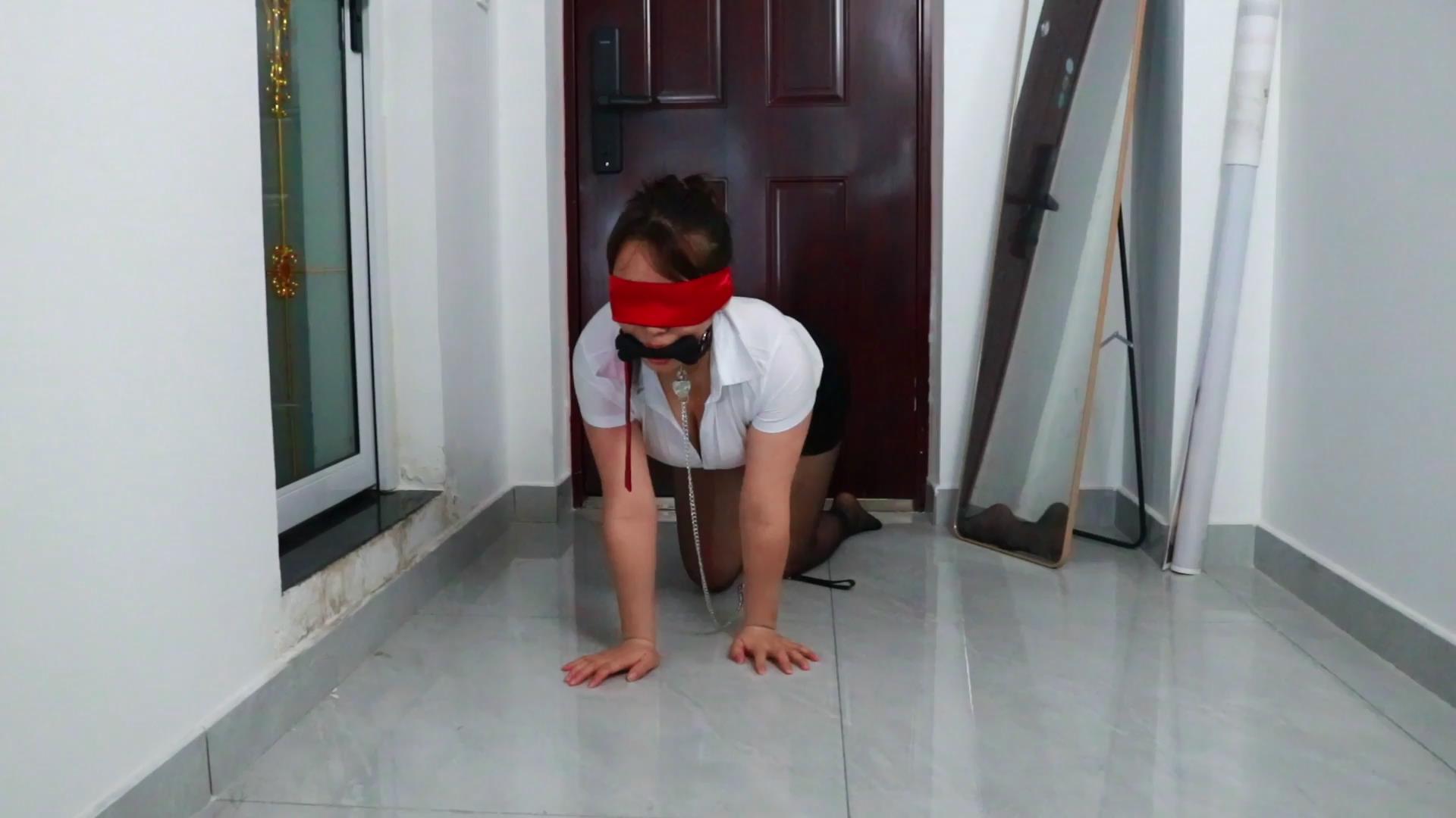 茶艺师36D子莹胸快包不住了疫情检查[00_03_10][20260724-145531].jpg